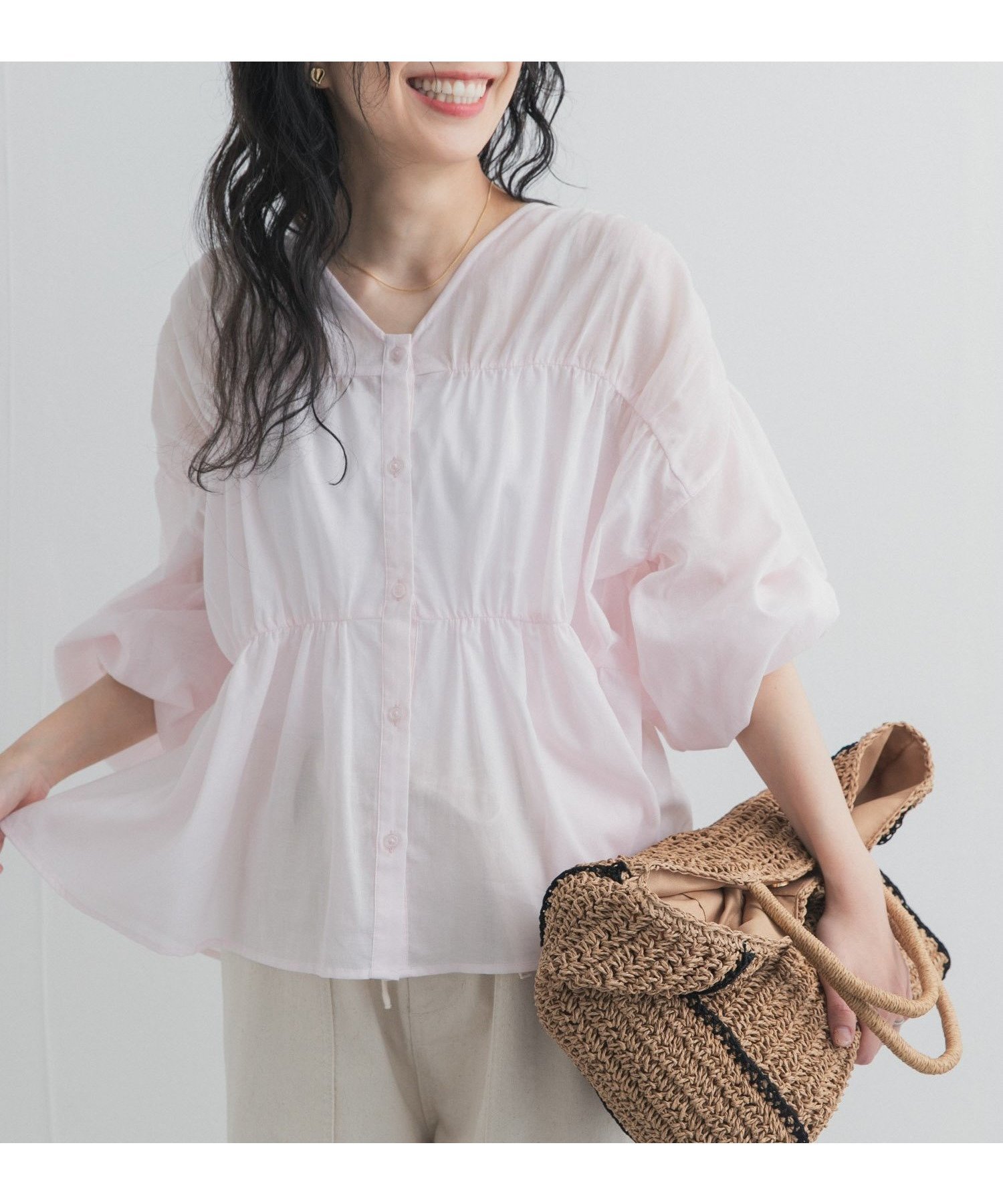 【アーバンリサーチ ドアーズ/URBAN RESEARCH DOORS】の『UR TECH』コットンギャザーVネックブラウス インテリア・キッズ・メンズ・レディースファッション・服の通販 founy(ファウニー) 　ファッション　Fashion　レディースファッション　Fashion for Women　トップス・カットソー　Cut & Sew Tops　シャツ・ブラウス・オフィスカジュアル　Elegant Blouses & Button-Ups　Vネックトップス　V-Neck Tops / V-Cut Neckline Shirts　2026年　2026　2026春夏・S/S　Spring/Summer 2026 SS26　カーディガン　Cardigan, Knitwear　ギャザー　Gathered, Ruffled　夏　Summer　抗菌　Antibacterial, Bacteria-Resistant　S/S・春夏　SS, Spring/Summer, Warm Season　ピンク|ID: prp329100004989474 ipo3291000000037373543