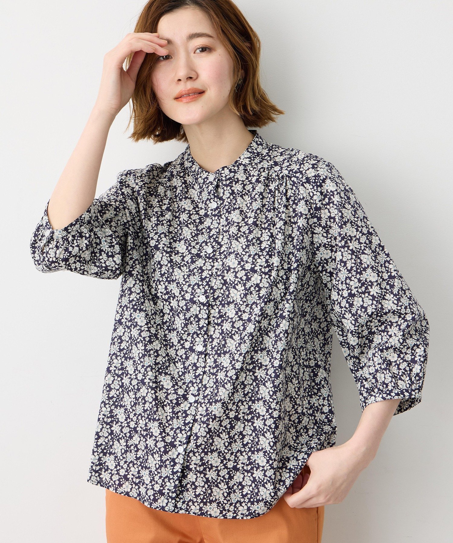 【プチ オンフルール/Petit Honfleur】の【Liberty】リバティプリントスタンドカラーシャツ インテリア・キッズ・メンズ・レディースファッション・服の通販 founy(ファウニー) 　ファッション　Fashion　レディースファッション　Fashion for Women　トップス・カットソー　Cut & Sew Tops　シャツ・ブラウス・オフィスカジュアル　Elegant Blouses & Button-Ups　ネイビー|ID: prp329100004989476 ipo3291000000037373571