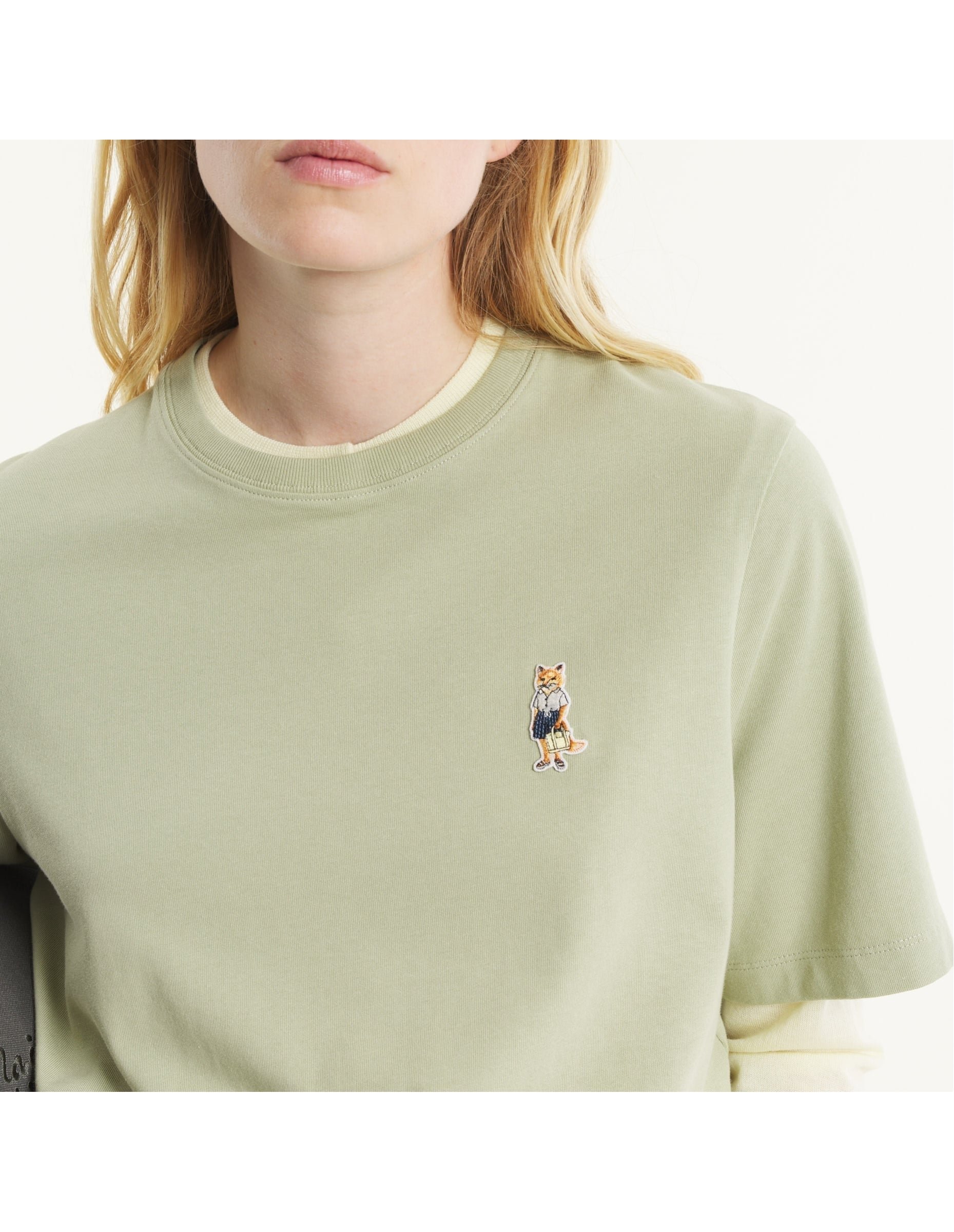 【メゾン キツネ/MAISON KITSUNE】のMaison Kitsune/DRESSED FOX COMFORT TEE-SHIRT インテリア・キッズ・メンズ・レディースファッション・服の通販 founy(ファウニー) 　ファッション　Fashion　レディースファッション　Fashion for Women　トップス・カットソー　Cut & Sew Tops　シャツ・ブラウス・オフィスカジュアル　Elegant Blouses & Button-Ups　ワンピース　Dresses　フォーマル・パーティードレス・結婚式用ドレス　Elegant & Casual Dresses　コレクション　Collection, Seasonal Line　パッチ　Patch, Appliqué　半袖　Short Sleeve, Half Sleeve　夏　Summer　旅行　Travel　春　Spring　S/S・春夏　SS, Spring/Summer, Warm Season　DUSTY GREEN|ID: prp329100004989545 ipo3291000000037374176