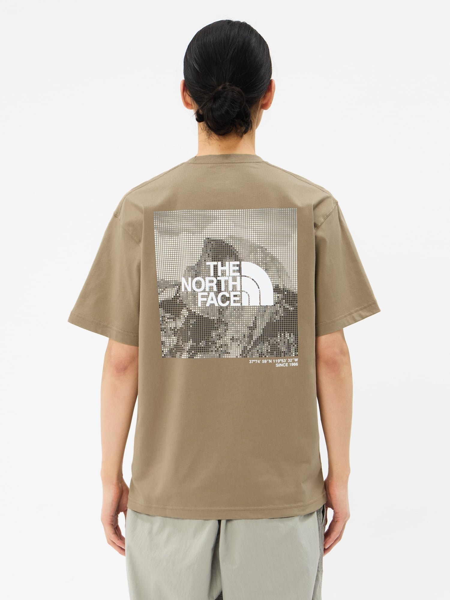 【ザ ノース フェイス/THE NORTH FACE】の【公式】ショートスリーブハーフドームデジタルスクエアロゴティー(ユニセックス) 大人の最旬トレンドファッション＆コーディネート founy(ファウニー) 　ファッション　Fashion　レディースファッション　Fashion for Women　おすすめ　Recommended / Our Picks　アウトドア　Outdoor Clothing　グラフィック　Graphic, Graphic Design　スクエア　Square, Square Shape　フィット　Fit, Slim Fit　プリント　Print, Printed Pattern　レギュラー　Regular, Standard Fit　半袖　Short Sleeve, Half Sleeve　 other-1|ID: prp329100004989594 ipo3291000000037374604