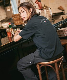 【トミーヒルフィガー/TOMMY HILFIGER】の【オンライン限定】【ユニセックス】トミーヒルフィガー80SリンガーTシャツ 大人の最旬トレンドファッション＆コーディネート founy(ファウニー) ファッション Fashion レディースファッション Fashion for Women トップス・カットソー Cut & Sew Tops シャツ・ブラウス・オフィスカジュアル Elegant Blouses & Button-Ups ロングTシャツ・Tシャツ Longline T-Shirts & Tees アメリカン American Style インナー Innerwear クラシック Classic, Timeless Style ゴルフ Golf シンプル Simple, Minimal デニム Denim, Jeans Material パイピング Piping, Trim Design プリント Print, Printed Pattern ボトム Bottoms, Lower Wear モダン Modern, Contemporary ワンポイント One Point, Statement Accent 人気 Popular, Best Seller 夏 Summer 無地 Plain, Solid Color |ID:prp329100004989601