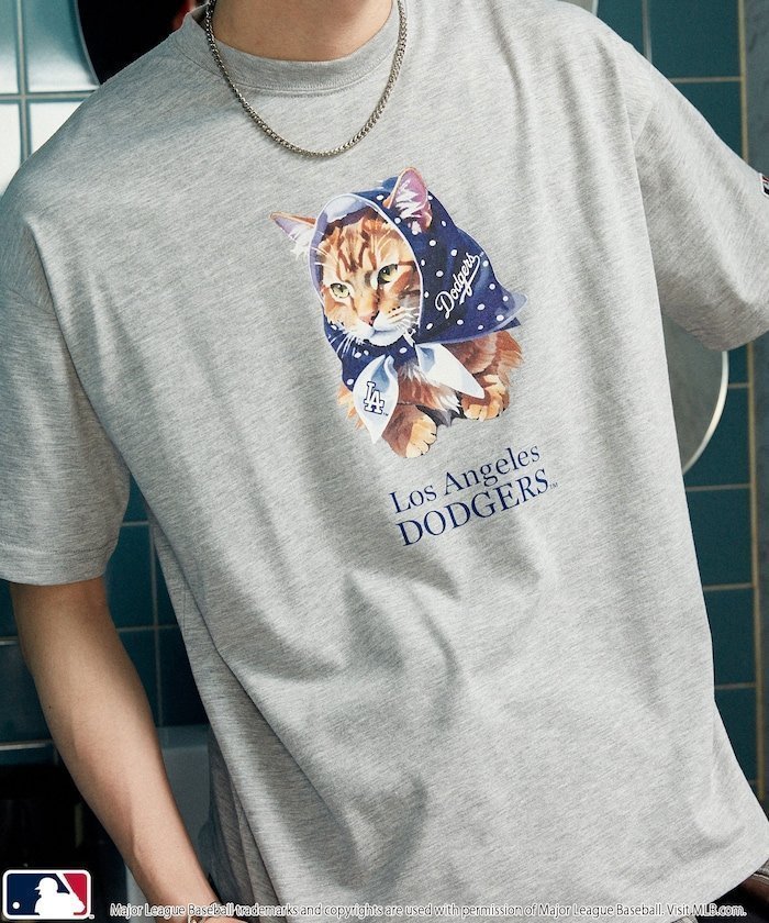 【フリークスストア/FREAK'S STORE】の機能性素材 別注 MLB アニマルプリント Tシャツ 限定展開 インテリア・キッズ・メンズ・レディースファッション・服の通販 founy(ファウニー) 　ファッション　Fashion　レディースファッション　Fashion for Women　トップス・カットソー　Cut & Sew Tops　シャツ・ブラウス・オフィスカジュアル　Elegant Blouses & Button-Ups　ロングTシャツ・Tシャツ　Longline T-Shirts & Tees　キャップ　Cap, Baseball Cap　吸水　Absorbent, Quick-Dry　スポーツ　Sports, Activewear　トレンド　Trend, Trending Now　猫　Cat, Kitty　バンダナ　Bandana, Head Scarf　ビッグ　Big, Oversized　フロント　Front, Front Design　別注　Limited Edition, Custom Order　ユニセックス　Unisex, Genderless　リラックス　Relax, Relaxed Fit　ルーズ　Loose, Oversized　S/S・春夏　SS, Spring/Summer, Warm Season　犬　Dog　夏　Summer　エレガント 上品　Elegant　2026年　2026　2026春夏・S/S　Spring/Summer 2026 SS26　グレー|ID: prp329100004989602 ipo3291000000037374663