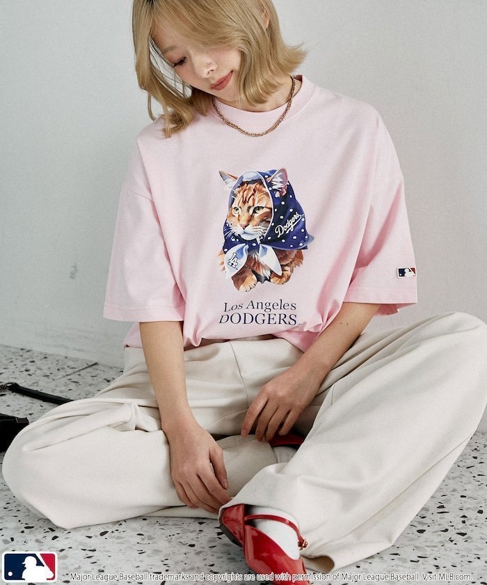 【フリークスストア/FREAK'S STORE】の機能性素材 別注 MLB アニマルプリント Tシャツ 限定展開 インテリア・キッズ・メンズ・レディースファッション・服の通販 founy(ファウニー) 　ファッション　Fashion　レディースファッション　Fashion for Women　トップス・カットソー　Cut & Sew Tops　シャツ・ブラウス・オフィスカジュアル　Elegant Blouses & Button-Ups　ロングTシャツ・Tシャツ　Longline T-Shirts & Tees　キャップ　Cap, Baseball Cap　吸水　Absorbent, Quick-Dry　スポーツ　Sports, Activewear　トレンド　Trend, Trending Now　猫　Cat, Kitty　バンダナ　Bandana, Head Scarf　ビッグ　Big, Oversized　フロント　Front, Front Design　別注　Limited Edition, Custom Order　ユニセックス　Unisex, Genderless　リラックス　Relax, Relaxed Fit　ルーズ　Loose, Oversized　S/S・春夏　SS, Spring/Summer, Warm Season　犬　Dog　夏　Summer　エレガント 上品　Elegant　2026年　2026　2026春夏・S/S　Spring/Summer 2026 SS26　ピンク|ID: prp329100004989602 ipo3291000000037374664