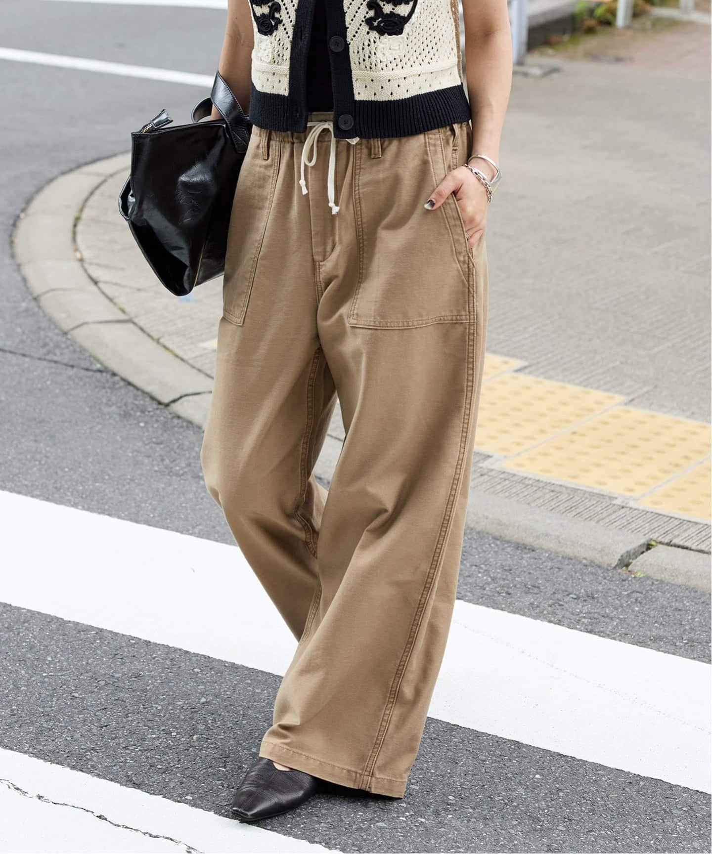 【ジャーナルスタンダード/JOURNAL STANDARD】の《WEB限定追加3》EASY Utility パンツ インテリア・キッズ・メンズ・レディースファッション・服の通販 founy(ファウニー) 　ファッション　Fashion　レディースファッション　Fashion for Women　パンツ　Pants & Trousers　サテン　Satin, Glossy Fabric　ストレート　Straight, Straight Cut　トレンド　Trend, Trending Now　ワイド　Wide, Wide Fit　定番　Standard, Basic Item　春　Spring　ベージュ|ID: prp329100004989618 ipo3291000000037374784