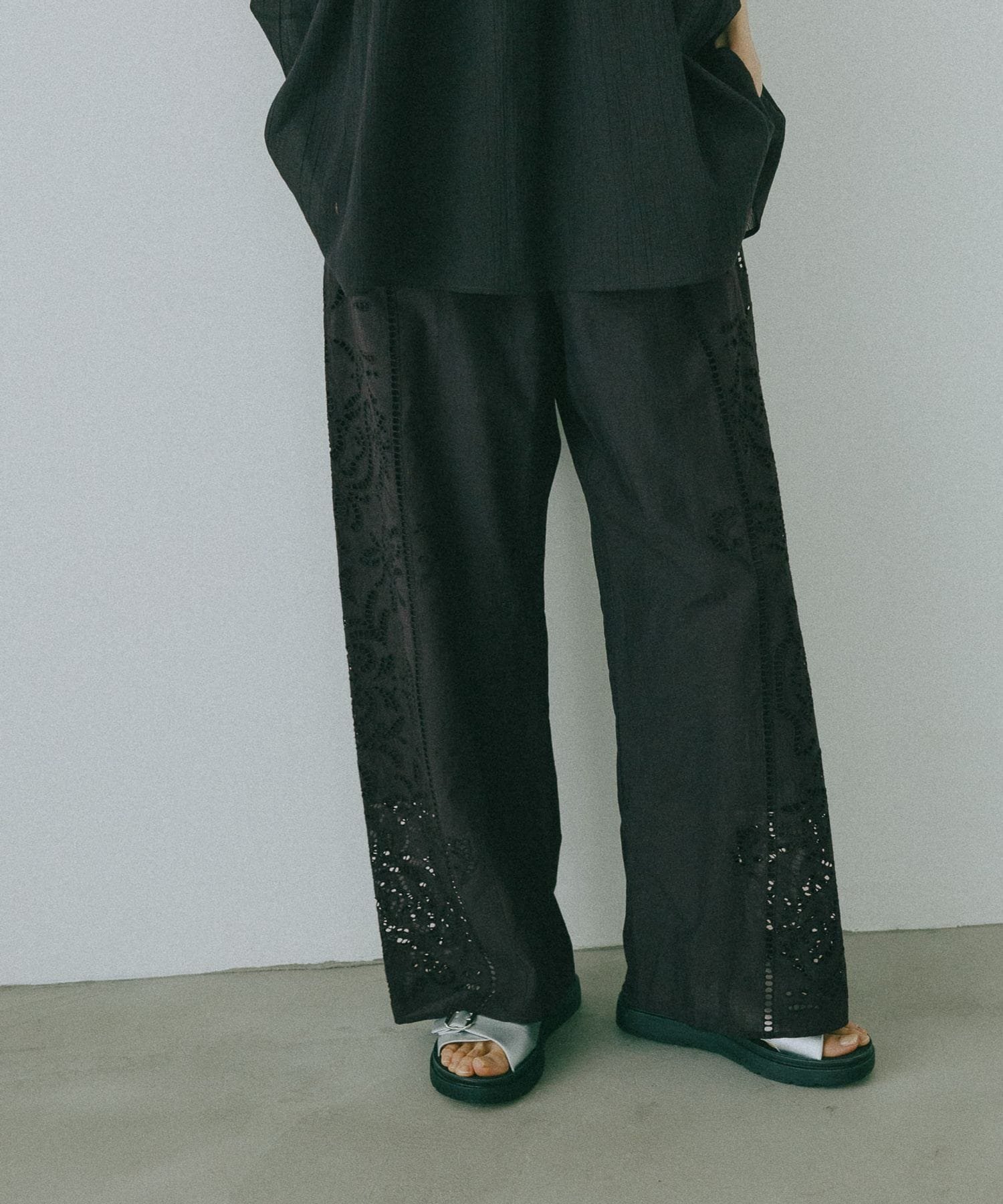【グローバルワーク/GLOBAL WORK】のmeets India/レースパンツ/625307 インテリア・キッズ・メンズ・レディースファッション・服の通販 founy(ファウニー) 　ファッション　Fashion　レディースファッション　Fashion for Women　パンツ　Pants & Trousers　インド　Indian Textile　インナー　Innerwear　洗える　Machine Washable　シャーリング　Shirring, Ruched　ジャケット　Jacket, Outerwear　ストレート　Straight, Straight Cut　チュニック　Tunic, Long Top　ティアード　Tiered, Tiered Style　トレンド　Trend, Trending Now　ベスト　Vest, Waistcoat　ポケット　Pocket, Pocket Detail　モチーフ　Motif, Design Theme　リゾート　Resort, Vacation Style　レース　Lace, Lace Fabric　おすすめ　Recommended / Our Picks　夏　Summer　旅行　Travel　ブラック09|ID: prp329100004989619 ipo3291000000037374787
