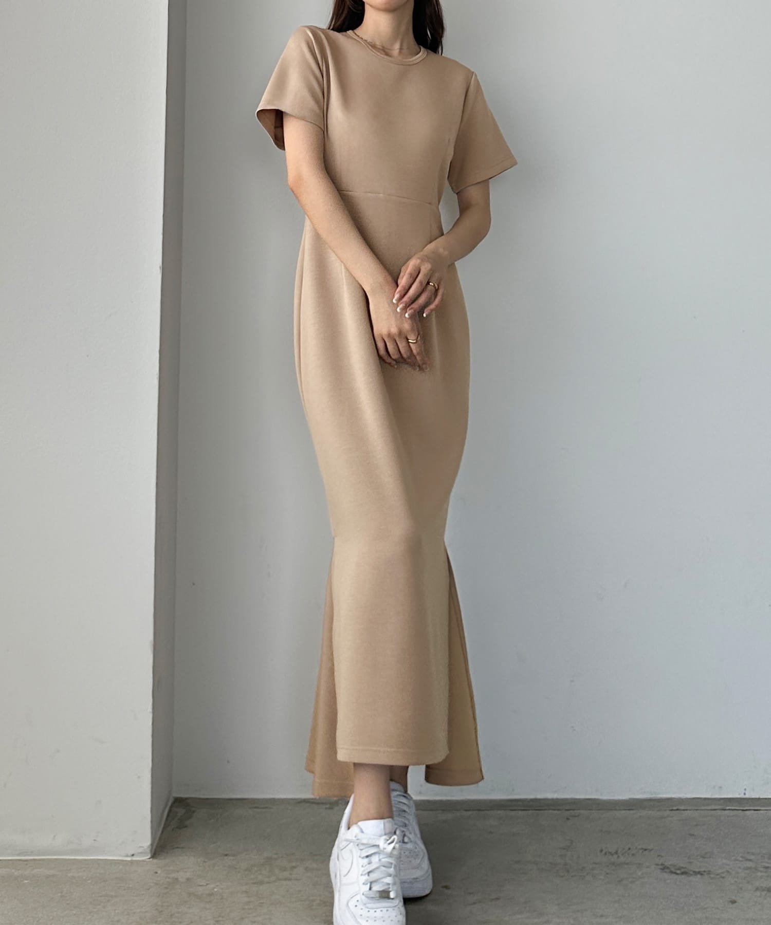 【ジュノア/JUNOAH】のLouere ストレッチカットマーメイドワンピース インテリア・キッズ・メンズ・レディースファッション・服の通販 founy(ファウニー) 　ファッション　Fashion　レディースファッション　Fashion for Women　ワンピース　Dresses　ベージュ|ID: prp329100004989672 ipo3291000000037375075