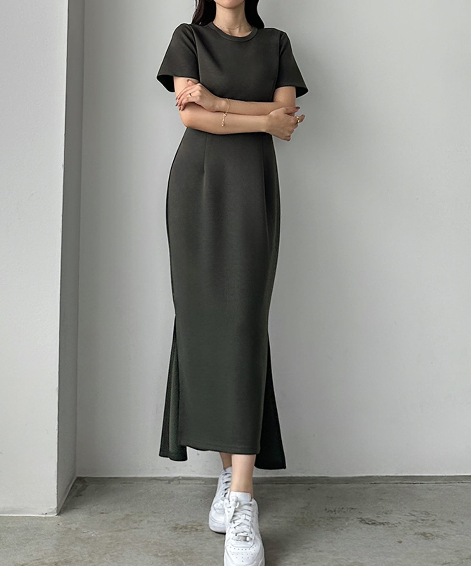 【ジュノア/JUNOAH】のLouere ストレッチカットマーメイドワンピース インテリア・キッズ・メンズ・レディースファッション・服の通販 founy(ファウニー) 　ファッション　Fashion　レディースファッション　Fashion for Women　ワンピース　Dresses　チャコール|ID: prp329100004989672 ipo3291000000037375077