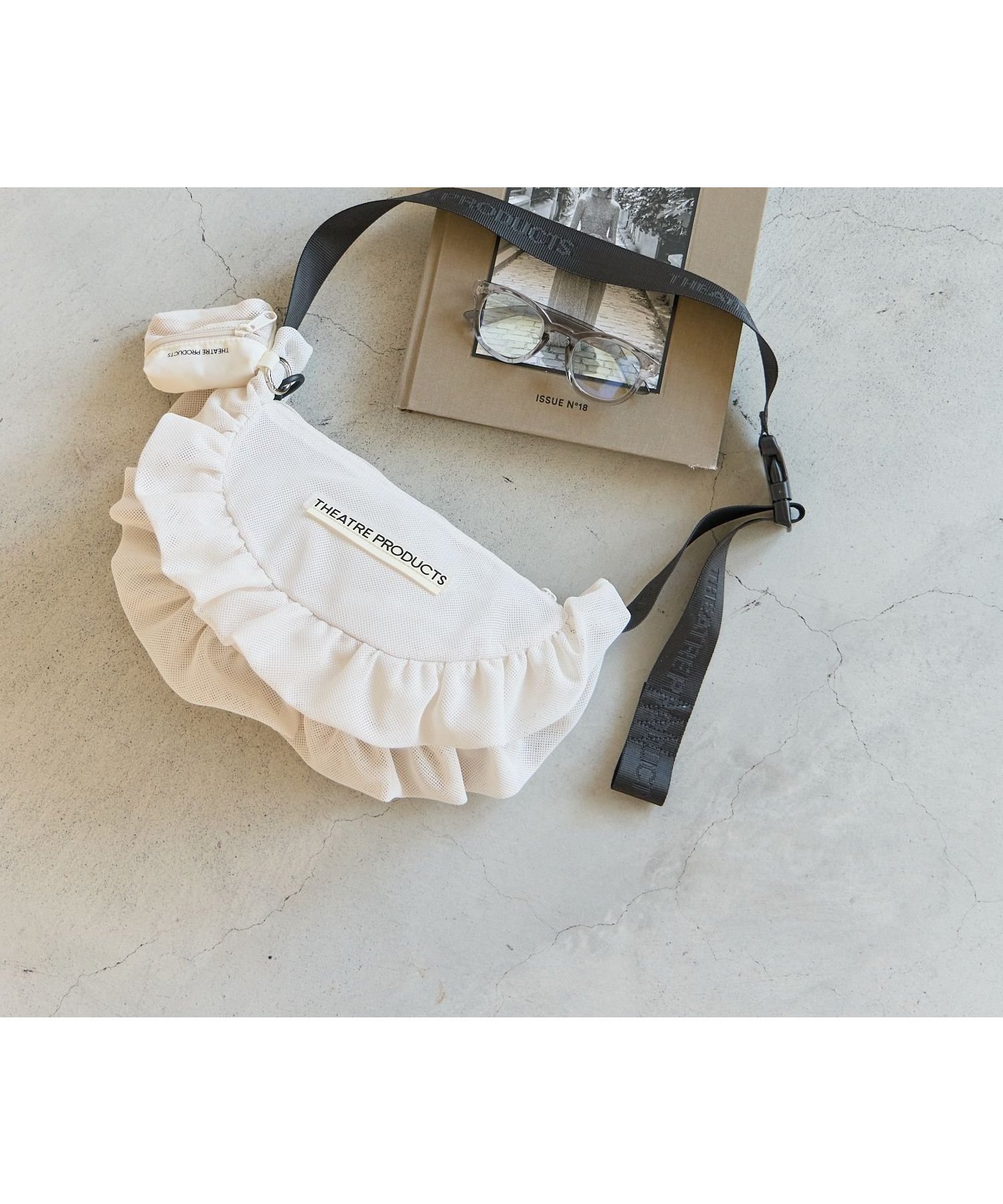 【ベイフロー/BAYFLOW】の【THEATRE PRODUCTS】別注メッシュフリルラウンドショルダー インテリア・キッズ・メンズ・レディースファッション・服の通販 founy(ファウニー) 　ファッション　Fashion　レディースファッション　Fashion for Women　2026年　2026　2026春夏・S/S　Spring/Summer 2026 SS26　おすすめ　Recommended / Our Picks　アクセサリー　Fashion Accessories　エレガント 上品　Elegant　スポーティ　Sporty, Casual Athletic　フリル　Frill, Ruffle　ポーチ　Pouch, Small Case　メッシュ　Mesh, Net Fabric　別注　Limited Edition, Custom Order　夏　Summer　旅行　Travel　オフホワイト11|ID: prp329100004989756 ipo3291000000037375582
