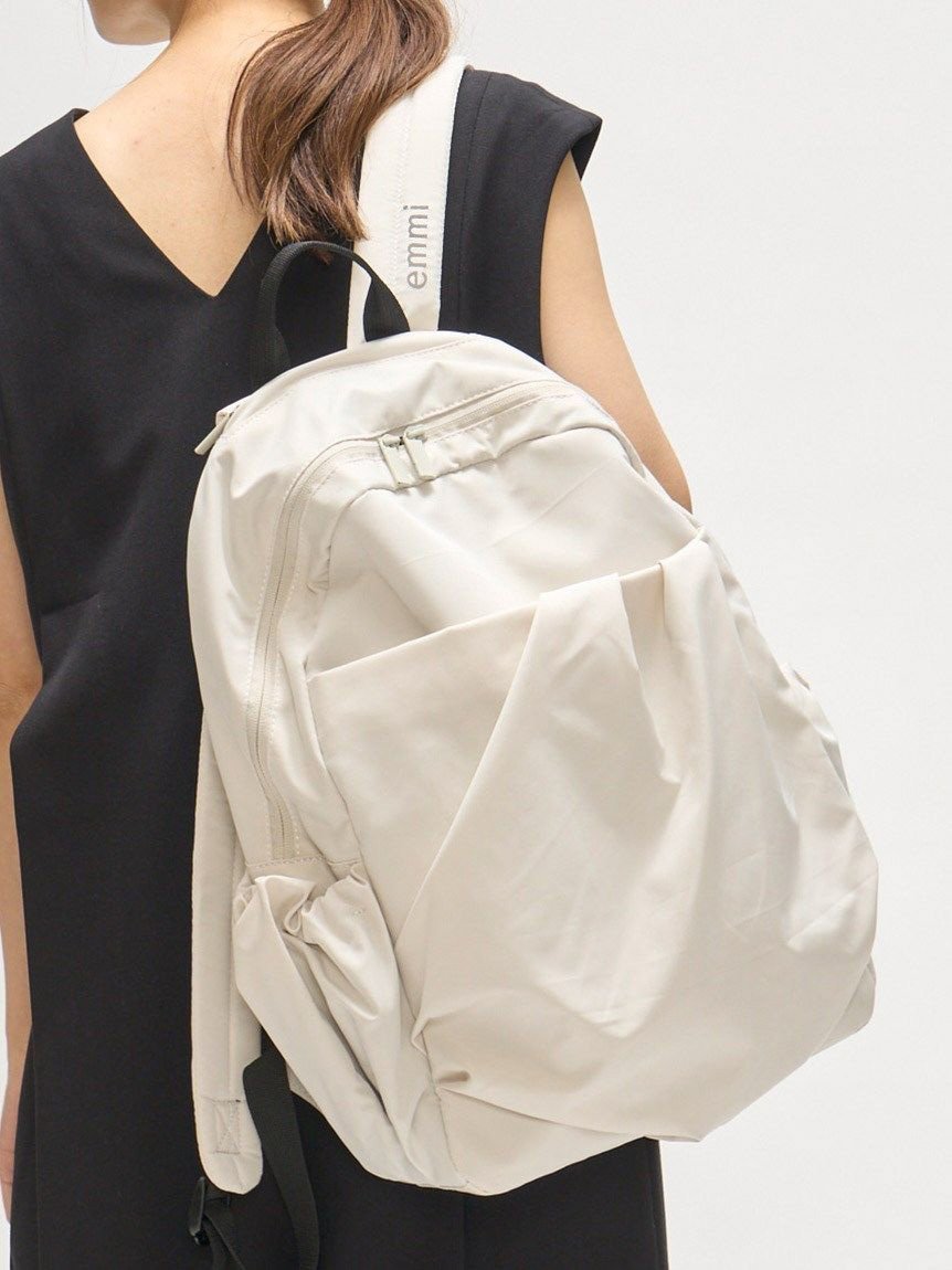 【エミ/emmi】の【ONLINE限定カラー】eco 撥水ギャザーボディーバックパック インテリア・キッズ・メンズ・レディースファッション・服の通販 founy(ファウニー) 　雑誌掲載アイテム　Magazine Picks & Fashion Features　ファッション雑誌　Fashion Magazines　ビジンヒャッカ　美人百花　バイラ　BAILA　クラッシィ　CLASSY.　オトナミューズ　otona MUSE　ファッション　Fashion　レディースファッション　Fashion for Women　バッグ　Bags　春　Spring　ギャザー　Gathered, Ruffled　コンパクト　Compact, Small Size　11月号　November Issue　12月号　December Issue　スマート　Smart, Elegant　雑誌　Magazine, Fashion Magazine　タンブラー　Tumbler, Travel Mug　8月号　August Issue, Aug. Edition　ポケット　Pocket, Pocket Detail　おすすめ　Recommended / Our Picks　夏　Summer　ギフト プレゼント　Gift / Present　ビジネス 仕事 通勤　Business / Work / Commuting　IVR[003]|ID: prp329100004989767 ipo3291000000037375643