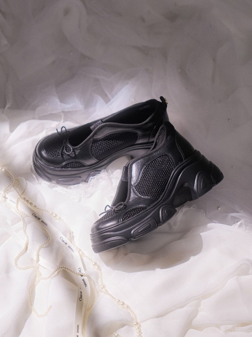 【スナイデル/SNIDEL】の【Chacott】コラボスニーカー インテリア・キッズ・メンズ・レディースファッション・服の通販 founy(ファウニー) 　ファッション　Fashion　レディースファッション　Fashion for Women　インソール　Shoe Insole　厚底　Platform Shoes　ガーリー　Girly, Feminine Style　クッション　Cushion, Throw Pillow　シューズ　Shoes, Footwear　シルバー　Silver, Metallic Silver　スニーカー　Sneakers, Trainers　スペシャル　Special, Limited Edition　スポーティ　Sporty, Casual Athletic　スマート　Smart, Elegant　バレエ　Ballet, Ballet Style　フェイクレザー　Faux Leather, PU Leather　フェミニン　Feminine, Girly　フラワー　Flower, Floral　フレア　Flare, Flared　メタル　Metal, Metal Parts　レース　Lace, Lace Fabric　エレガント 上品　Elegant　BLK[009]|ID: prp329100004989772 ipo3291000000037375679