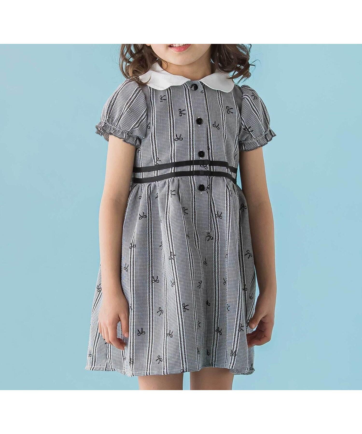 【ベベ オンライン ストア/BEBE ONLINE STORE / KIDS】の【店舗限定】リボン刺しゅう 無地 襟付きワンピース(95~150cm) インテリア・キッズ・メンズ・レディースファッション・服の通販 founy(ファウニー) 　ファッション　Fashion　キッズファッション　Fashion for Kids　ワンピース　Dresses　春　Spring　ギャザー　Gathered, Ruffled　クラシカル　Classical, Vintage-Inspired　シンプル　Simple, Minimal　スタンダード　Standard, Basic　スリーブ　Sleeve, Long Sleeve / Short Sleeve　トレンド　Trend, Trending Now　無地　Plain, Solid Color　リボン　Ribbon, Bow　S/S・春夏　SS, Spring/Summer, Warm Season　夏　Summer　エレガント 上品　Elegant　2026年　2026　2026春夏・S/S　Spring/Summer 2026 SS26　ブラック系|ID: prp329100004989904 ipo3291000000037376404
