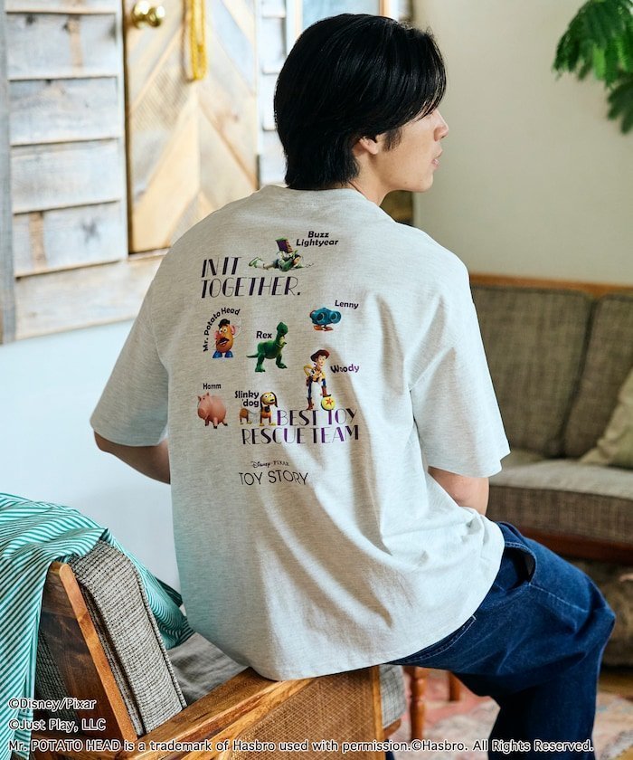 【フリークスストア/FREAK'S STORE】の【TOY STORY/トイ・ストーリー】 別注 バックプリント クルーネックTシャツ / RANDOM 【限定展開】 インテリア・キッズ・メンズ・レディースファッション・服の通販 founy(ファウニー) 　ファッション　Fashion　レディースファッション　Fashion for Women　トップス・カットソー　Cut & Sew Tops　シャツ・ブラウス・オフィスカジュアル　Elegant Blouses & Button-Ups　ロングTシャツ・Tシャツ　Longline T-Shirts & Tees　バッグ　Bags　カーゴパンツ　Cargo Pants, Utility Pants　キャラクター　Character, Licensed Characters　ショーツ　Shorts, Short Pants　シンプル　Simple, Minimal　デニム　Denim, Jeans Material　トレンド　Trend, Trending Now　定番　Standard, Basic Item　人気　Popular, Best Seller　ビッグ　Big, Oversized　プリント　Print, Printed Pattern　ボトム　Bottoms, Lower Wear　別注　Limited Edition, Custom Order　ワイド　Wide, Wide Fit　S/S・春夏　SS, Spring/Summer, Warm Season　おすすめ　Recommended / Our Picks　夏　Summer　2026年　2026　2026春夏・S/S　Spring/Summer 2026 SS26　アッシュグレー|ID: prp329100004989974 ipo3291000000037376761