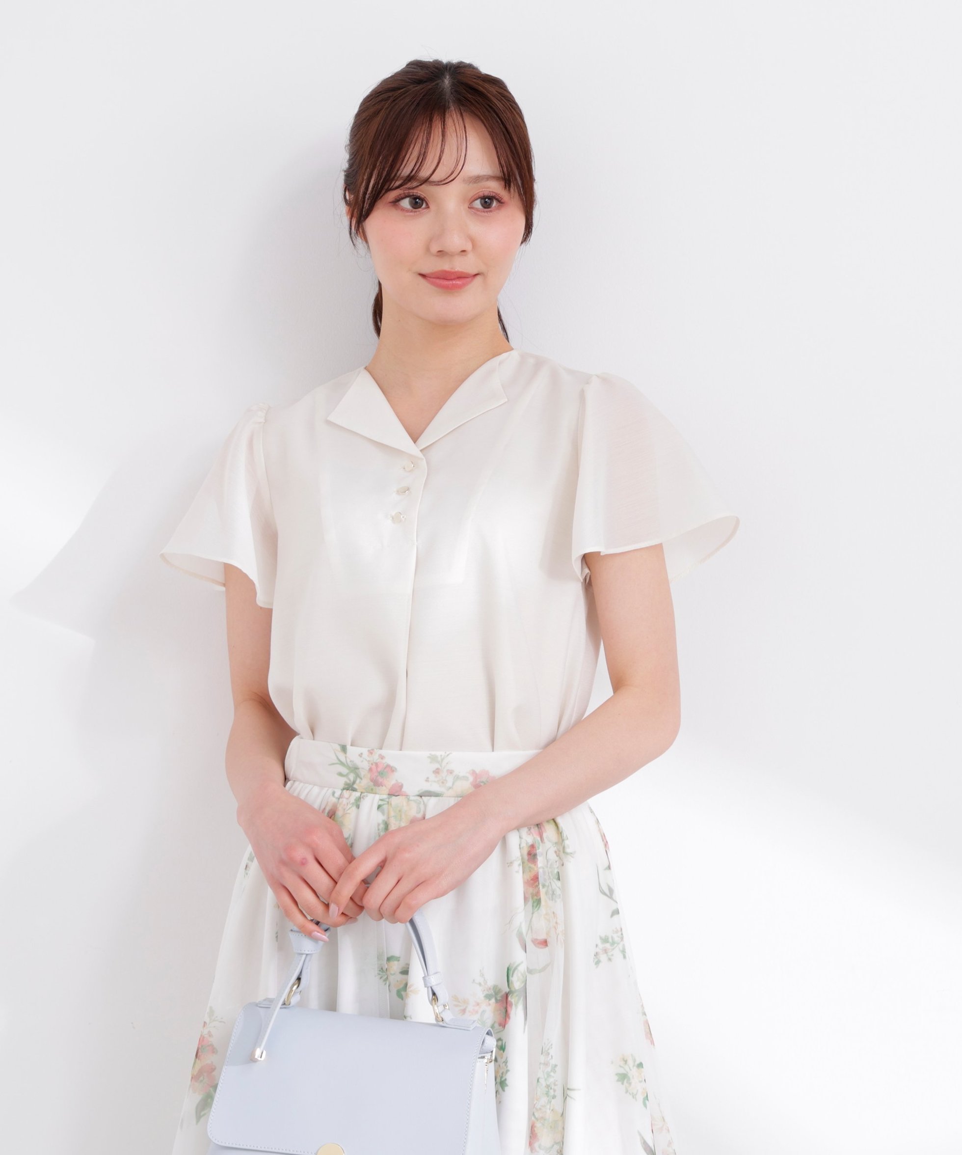 【プロポーション ボディドレッシング/PROPORTION BODY DRESSING】のフレアスリーブ開襟ブラウス 26SS インテリア・キッズ・メンズ・レディースファッション・服の通販 founy(ファウニー) 　ファッション　Fashion　レディースファッション　Fashion for Women　トップス・カットソー　Cut & Sew Tops　シャツ・ブラウス・オフィスカジュアル　Elegant Blouses & Button-Ups　2026年　2026　2026春夏・S/S　Spring/Summer 2026 SS26　シアー　Sheer, See-Through　スリーブ　Sleeve, Long Sleeve / Short Sleeve　ダウン　Down, Puffer　フレア　Flare, Flared　エレガント 上品　Elegant　ビジネス 仕事 通勤　Business / Work / Commuting　エクリュ1|ID: prp329100004990028 ipo3291000000037377054
