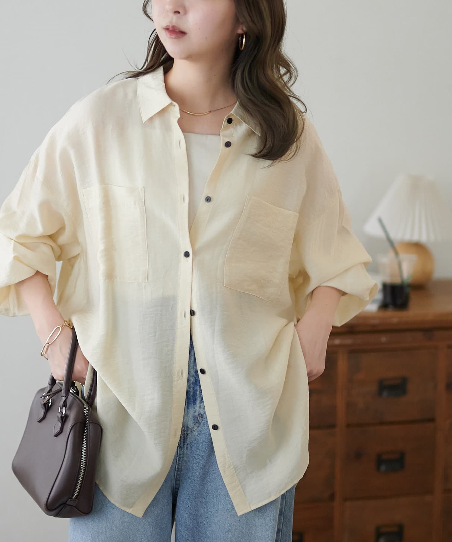 【ディスコート/Discoat】のシアー黒釦ビッグシャツ インテリア・キッズ・メンズ・レディースファッション・服の通販 founy(ファウニー) 　ファッション　Fashion　レディースファッション　Fashion for Women　トップス・カットソー　Cut & Sew Tops　シャツ・ブラウス・オフィスカジュアル　Elegant Blouses & Button-Ups　なめらか　Smooth, Silky Texture　シアー　Sheer, See-Through　スリット　Slit, Slit Detail　ビッグ　Big, Oversized　ポケット　Pocket, Pocket Detail　エクリュ|ID: prp329100004990050 ipo3291000000037377181