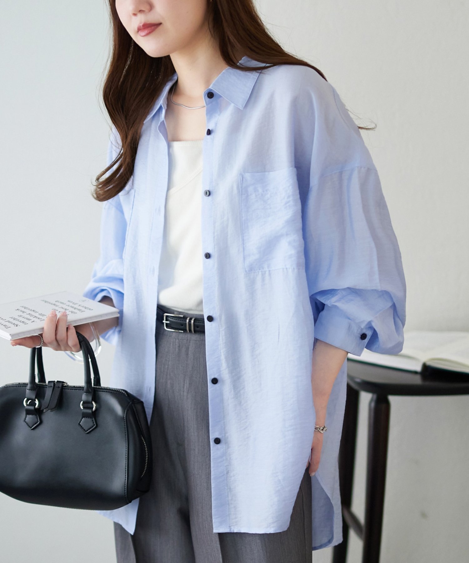 【ディスコート/Discoat】のシアー黒釦ビッグシャツ インテリア・キッズ・メンズ・レディースファッション・服の通販 founy(ファウニー) 　ファッション　Fashion　レディースファッション　Fashion for Women　トップス・カットソー　Cut & Sew Tops　シャツ・ブラウス・オフィスカジュアル　Elegant Blouses & Button-Ups　なめらか　Smooth, Silky Texture　シアー　Sheer, See-Through　スリット　Slit, Slit Detail　ビッグ　Big, Oversized　ポケット　Pocket, Pocket Detail　サックスブルー|ID: prp329100004990050 ipo3291000000037377182