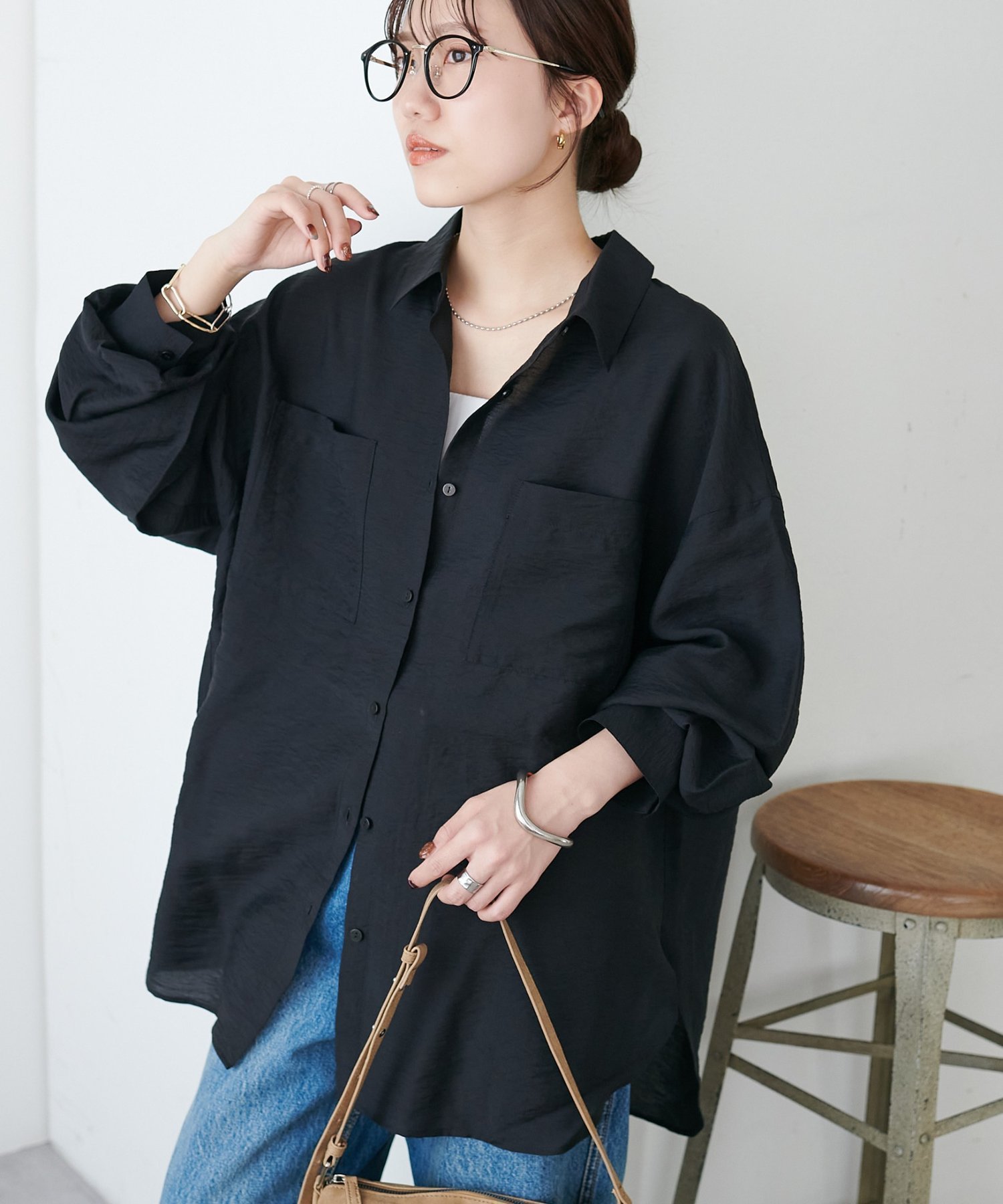 【ディスコート/Discoat】のシアー黒釦ビッグシャツ インテリア・キッズ・メンズ・レディースファッション・服の通販 founy(ファウニー) 　ファッション　Fashion　レディースファッション　Fashion for Women　トップス・カットソー　Cut & Sew Tops　シャツ・ブラウス・オフィスカジュアル　Elegant Blouses & Button-Ups　なめらか　Smooth, Silky Texture　シアー　Sheer, See-Through　スリット　Slit, Slit Detail　ビッグ　Big, Oversized　ポケット　Pocket, Pocket Detail　ブラック|ID: prp329100004990050 ipo3291000000037377183