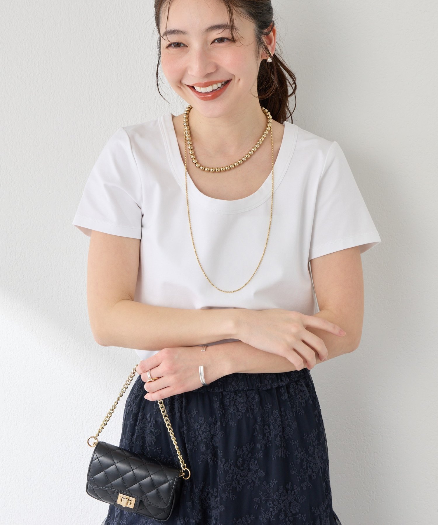 【ラブティックボンボン/La boutique BonBon】の【今すぐお届け!・デコルテ美人見え】UネックコンパクトTシャツ インテリア・キッズ・メンズ・レディースファッション・服の通販 founy(ファウニー) 　ファッション　Fashion　レディースファッション　Fashion for Women　トップス・カットソー　Cut & Sew Tops　シャツ・ブラウス・オフィスカジュアル　Elegant Blouses & Button-Ups　ロングTシャツ・Tシャツ　Longline T-Shirts & Tees　インナー　Innerwear　カーディガン　Cardigan, Knitwear　キャミワンピース　Cami Dress, Slip Dress　コンパクト　Compact, Small Size　シェイプ　Shape, Slim Fit　シンプル　Simple, Minimal　ジャケット　Jacket, Outerwear　ストレッチ　Stretch, Stretchy Fabric　スラックス　Slacks, Dress Pants　デコルテ　Décolleté, Neckline　デニム　Denim, Jeans Material　おすすめ　Recommended / Our Picks　オフホワイト|ID: prp329100004990101 ipo3291000000037377489