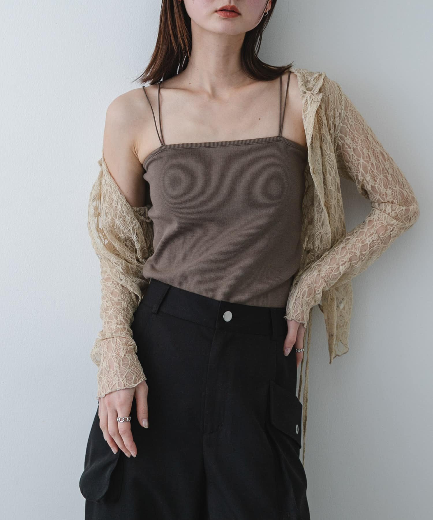 【センスオブプレイス/SENSE OF PLACE by URBAN RESEARCH】のダブルストラップカップツキキャミソール インテリア・キッズ・メンズ・レディースファッション・服の通販 founy(ファウニー) ファッション Fashion レディースファッション Fashion for Women トップス・カットソー Cut & Sew Tops キャミソール&ノースリーブ Camisoles & Sleeveless Tops インナー Innerwear カーディガン Cardigan, Knitwear キャミソール Camisole, Spaghetti Strap Top シンプル Simple, Minimal スクエア Square, Square Shape スマート Smart, Elegant デコルテ Décolleté, Neckline S/S・春夏 SS, Spring/Summer, Warm Season 夏 Summer 2026年 2026 2026春夏・S/S Spring/Summer 2026 SS26 モカ|ID: prp329100004990106 ipo3291000000037377519
