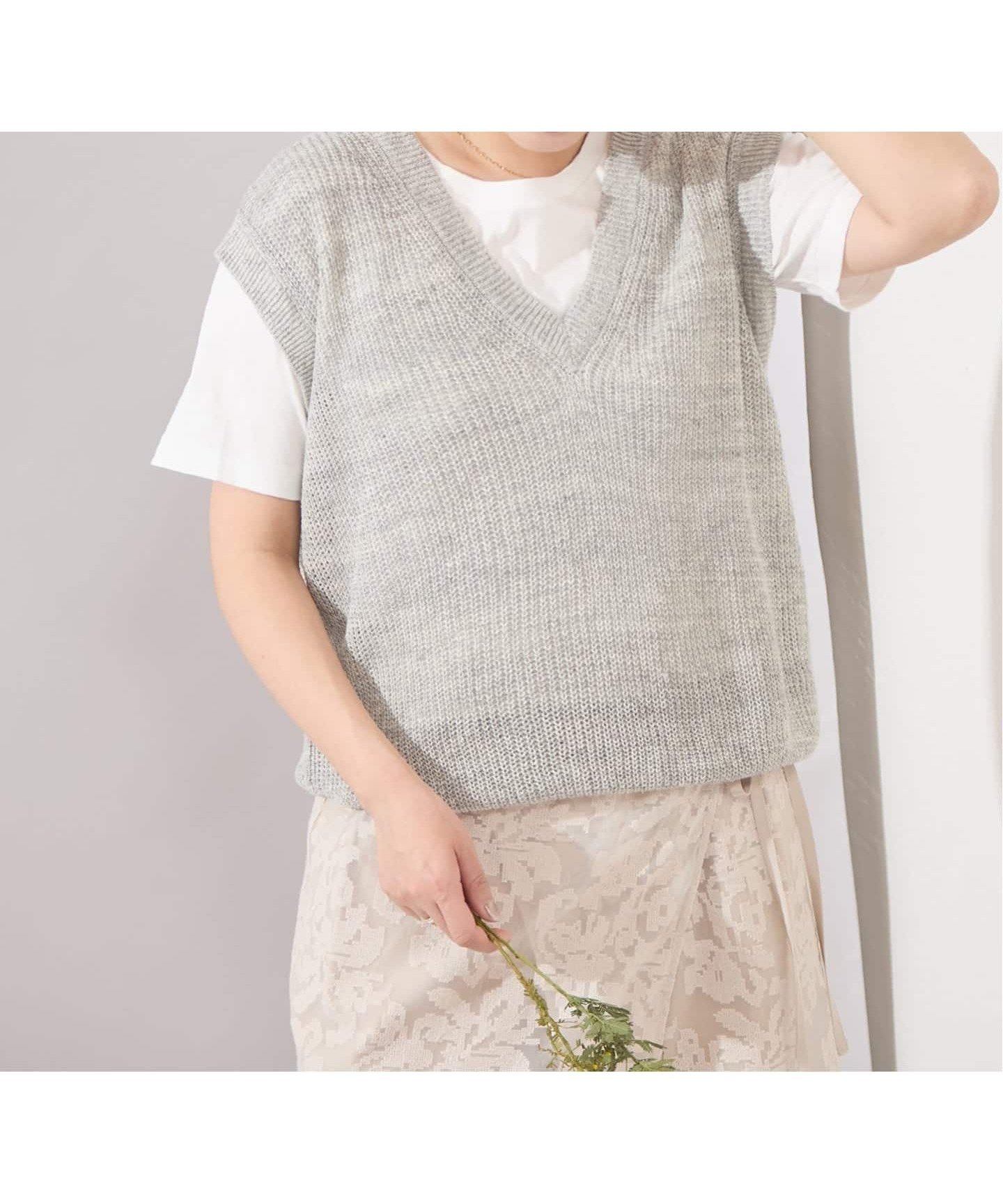 【ジャーナルスタンダード/JOURNAL STANDARD】の【osedit】WASHABLELINEN Vベスト インテリア・キッズ・メンズ・レディースファッション・服の通販 founy(ファウニー) 　ファッション　Fashion　レディースファッション　Fashion for Women　アウター　Coat / Outerwear Collection　トップス・カットソー　Cut & Sew Tops　ベスト&ジレ / 重ね着スタイル　Vests & Gilets　キャミソール　Camisole, Spaghetti Strap Top　ベスト　Vest, Waistcoat　ベーシック　Basic, Essential　ミックス　Mix, Mixed Style　メッシュ　Mesh, Net Fabric　リアル　Real, Realistic　リネン　Linen, Linen Fabric　レース　Lace, Lace Fabric　夏　Summer　グレーA|ID: prp329100004990129 ipo3291000000037377632