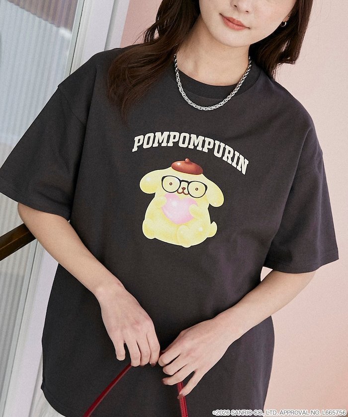 【フリークスストア/FREAK'S STORE】のSANRIO CHARACTERS/サンリオキャラクターズ 眼鏡 カレッジ風 プリントTシャツ 限定展開 インテリア・キッズ・メンズ・レディースファッション・服の通販 founy(ファウニー) 　ファッション　Fashion　レディースファッション　Fashion for Women　トップス・カットソー　Cut & Sew Tops　シャツ・ブラウス・オフィスカジュアル　Elegant Blouses & Button-Ups　ロングTシャツ・Tシャツ　Longline T-Shirts & Tees　ヴィンテージ　Vintage Style　厚底　Platform Shoes　カーゴパンツ　Cargo Pants, Utility Pants　キャラクター　Character, Licensed Characters　今季　This Season, Current Season　スニーカー　Sneakers, Trainers　トレンド　Trend, Trending Now　バルーン　Balloon, Balloon Silhouette　フェミニン　Feminine, Girly　プリント　Print, Printed Pattern　ミックス　Mix, Mixed Style　リラックス　Relax, Relaxed Fit　ロング　Long, Long-Length　S/S・春夏　SS, Spring/Summer, Warm Season　おすすめ　Recommended / Our Picks　夏　Summer　2026年　2026　2026春夏・S/S　Spring/Summer 2026 SS26　ブラック|ID: prp329100004990150 ipo3291000000037377809