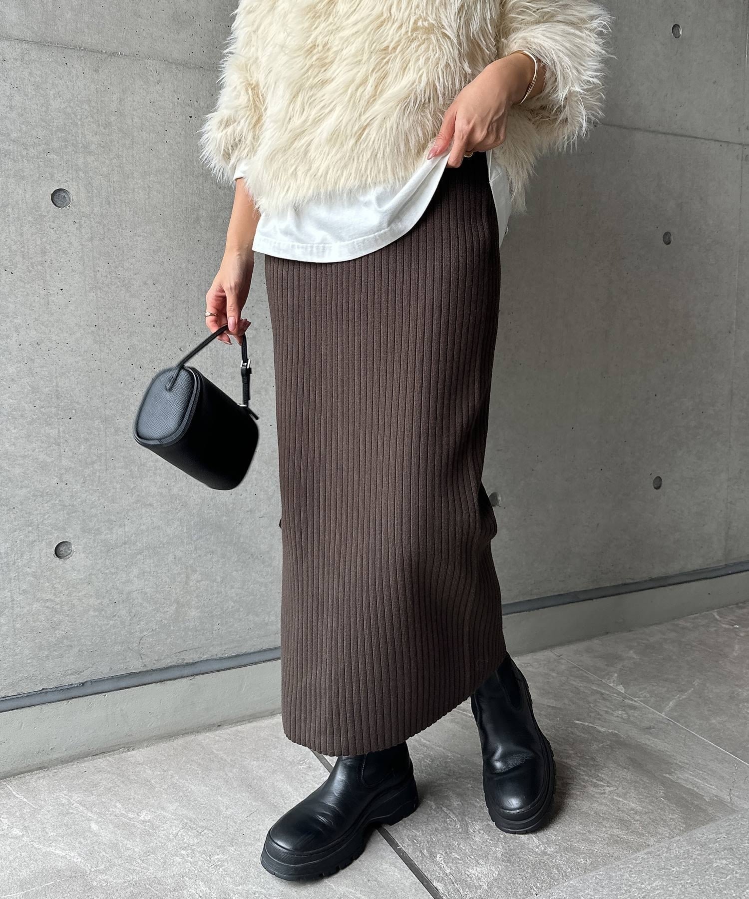 【アンドミー/andme】のリブ ニット ロング タイト スカート インテリア・キッズ・メンズ・レディースファッション・服の通販 founy(ファウニー) 　ファッション　Fashion　レディースファッション　Fashion for Women　スカート　Skirts　インナー　Innerwear　ショーツ　Shorts, Short Pants　ストレッチ　Stretch, Stretchy Fabric　ボトム　Bottoms, Lower Wear　ポケット　Pocket, Pocket Detail　リラックス　Relax, Relaxed Fit　ロング　Long, Long-Length　ブラウン|ID: prp329100004990197 ipo3291000000037378085