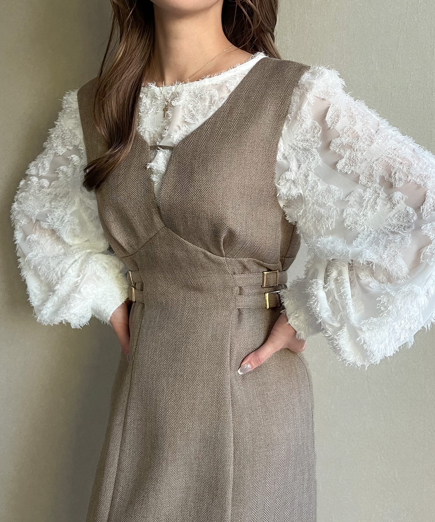【ジュノア/JUNOAH】のサイドベルトタイトジャンパースカート インテリア・キッズ・メンズ・レディースファッション・服の通販 founy(ファウニー) 　ファッション　Fashion　レディースファッション　Fashion for Women　スカート　Skirts　ベルト&ウエストマーク　Belts & Waist Accessories　グレージュ|ID: prp329100004990239 ipo3291000000037378282