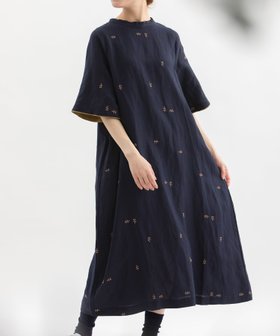 【プードゥドゥ/POU DOU DOU】のリネンレーヨン刺繍フレアースリーブワンピース 大人の最旬トレンドファッション＆コーディネート founy(ファウニー) ファッション Fashion レディースファッション Fashion for Women ワンピース Dresses シンプル Simple, Minimal スカラップ Scallop, Scalloped Edge スマート Smart, Elegant フォルム Silhouette, Form フレアースリーブ Flared Sleeve, Bell Sleeve ポケット Pocket, Pocket Detail モチーフ Motif, Design Theme リネン Linen, Linen Fabric リラックス Relax, Relaxed Fit エレガント 上品 Elegant |ID:prp329100004990250