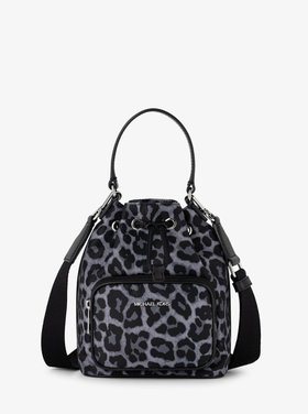 【マイケルコース/MICHAEL KORS】のKHAI ナイロン バケット バッグ スモール マイケルコース 大人の最旬トレンドファッション＆コーディネート founy(ファウニー) ファッション Fashion レディースファッション Fashion for Women コレクション Collection, Seasonal Line ラグジュアリー Luxury, Elegant |ID:prp329100004990258