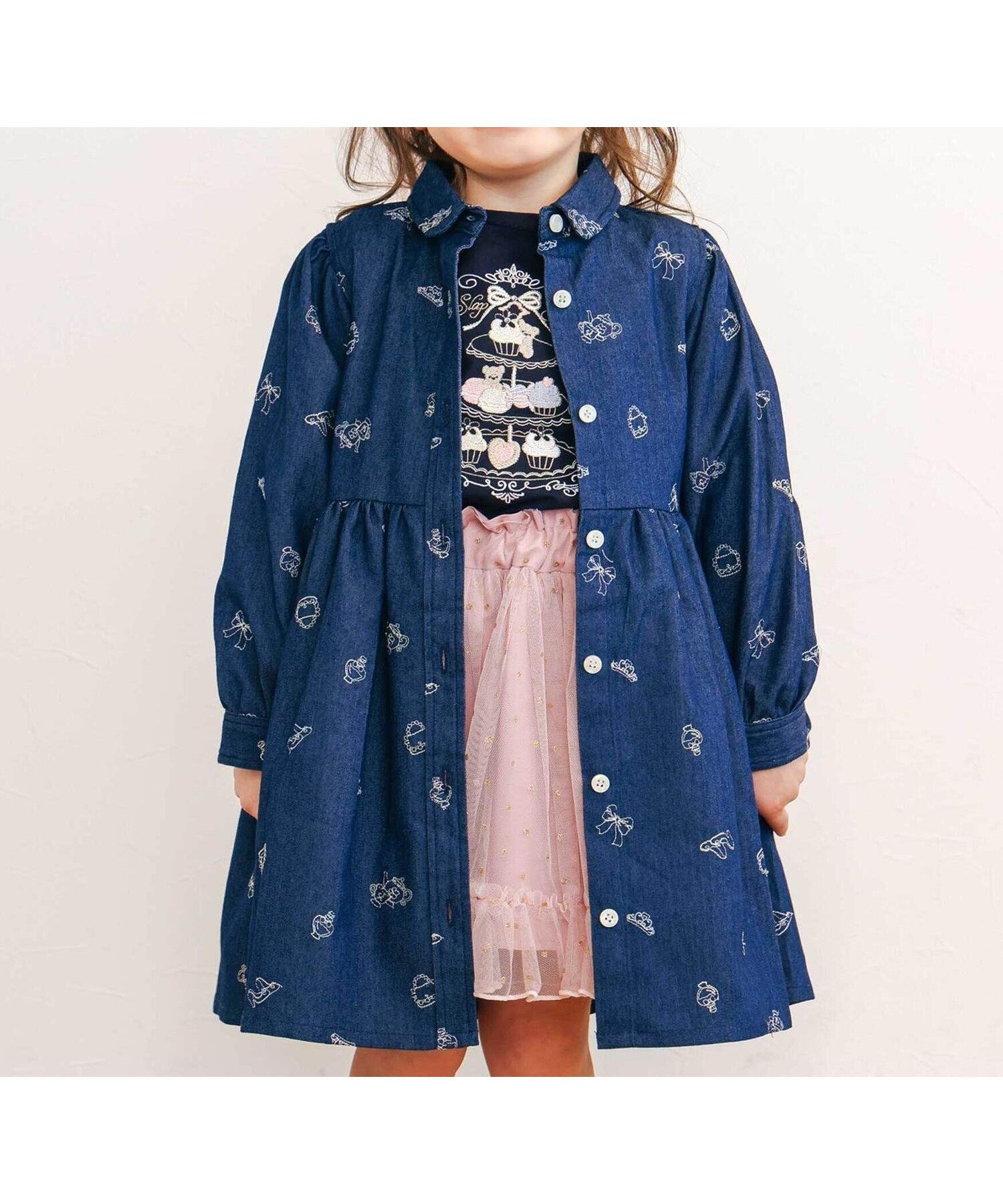 【ベベ オンライン ストア/BEBE ONLINE STORE / KIDS】の刺しゅう総柄襟付きデニムワンピース(80~130cm) 大人の最旬トレンドファッション＆コーディネート founy(ファウニー) 　ファッション　Fashion　キッズファッション　Fashion for Kids　ワンピース　Dresses　秋　Autumn　ガーリー　Girly, Feminine Style　ギャザー　Gathered, Ruffled　チェック　Check, Plaid, Tartan　チュール　Tulip, Tulip Motif　デニム　Denim, Jeans Material　長袖　Long Sleeve, Full Sleeve　フレンチ　French, French Style　ミックス　Mix, Mixed Style　モチーフ　Motif, Design Theme　リボン　Ribbon, Bow　ロマンティック　Romantic, Feminine Style　A/W・秋冬　Autumn/Winter　エレガント 上品　Elegant　2025年　2025　2025-2026秋冬・A/W　Autumn/Winter 2025–26 AW25–26　 other-1|ID: prp329100004991237 ipo3291000000037382132