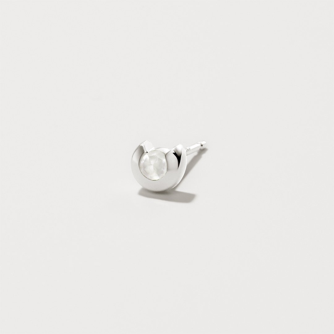 【ヨンドシー/4℃ / MEN】の【4°C HOMME+】 【6月誕生石】シルバー ピアス/片耳用 インテリア・キッズ・メンズ・レディースファッション・服の通販 founy(ファウニー) 　ファッション　Fashion　メンズファッション　Fashion for Men　ジュエリー　Jewelry　ピアス　Pierced Earrings　おすすめ　Recommended / Our Picks　ギフト プレゼント　Gift / Present　シルバー　Silver, Metallic Silver　シンプル　Simple, Minimal　ストーン　Stone, Gem-Like　スリット　Slit, Slit Detail　フォルム　Silhouette, Form　人気　Popular, Best Seller　片耳　One-Ear, Single Earring　シルバー|ID: prp329100004991502 ipo3291000000037383241