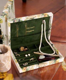 【ジャーナルスタンダード ファニチャー/journal standard Furniture / MEN】の【TOLIGHT/トライト】JSF別注 JEWELRY BOX ジュエリーボックス 大人の最旬トレンドファッション＆コーディネート founy(ファウニー) ファッション Fashion メンズファッション Fashion for Men イヤーカフ Ear Cuffs 春 Spring クッション Cushion, Throw Pillow コラボ Collaboration, Collab コレクション Collection, Seasonal Line シンプル Simple, Minimal ジュエリー Jewelry, Accessories ネックレス Necklace, Pendant Necklace バングル Bangle, Bracelet フラワー Flower, Floral フレーム Frame, Outline ブレスレット Bracelet, Wristband プリント Print, Printed Pattern ボックス Boxy, Box Shape ポケット Pocket, Pocket Detail 別注 Limited Edition, Custom Order モチーフ Motif, Design Theme S/S・春夏 SS, Spring/Summer, Warm Season 夏 Summer 旅行 Travel |ID:prp329100004991715