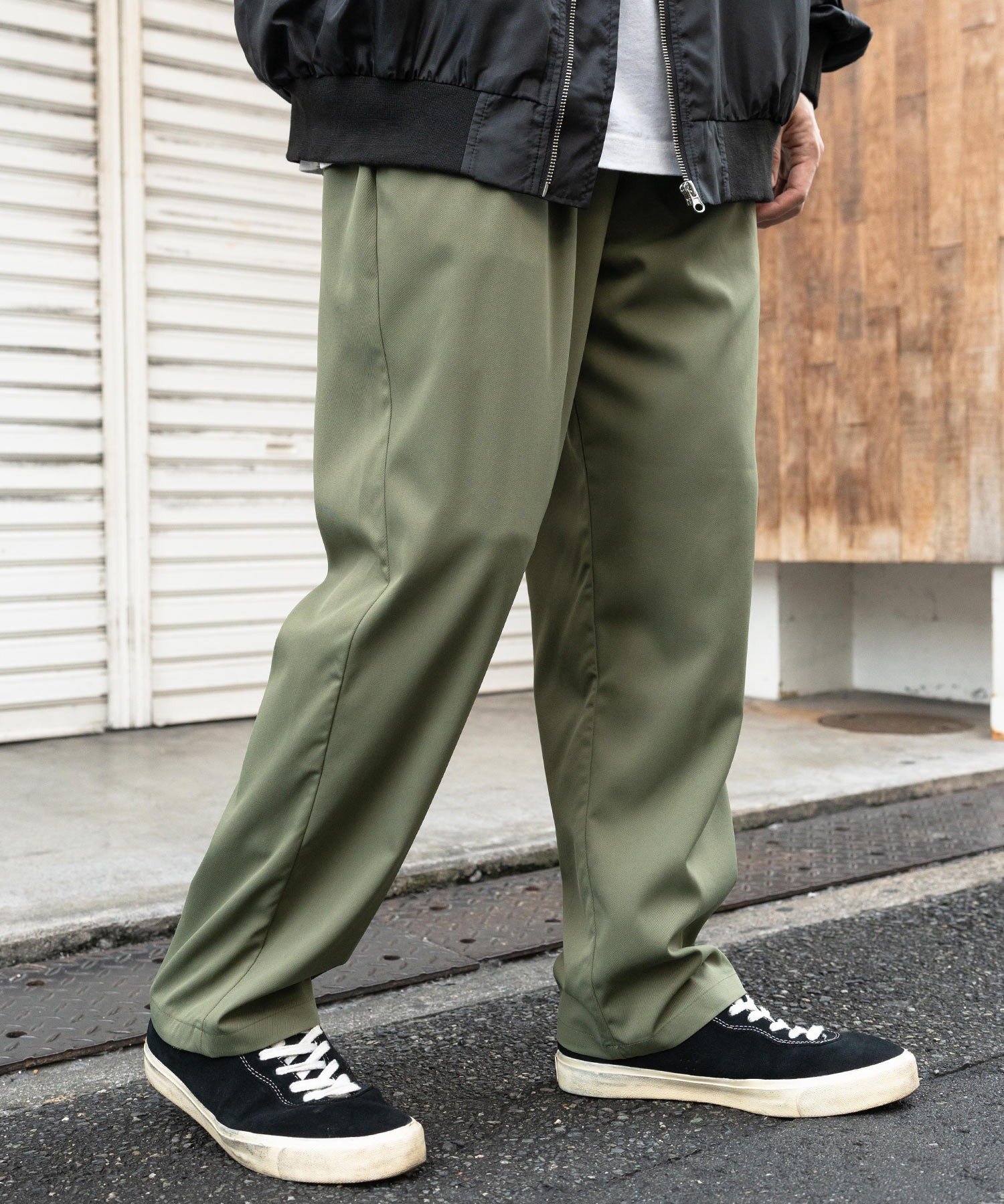 【ロッキーモンロー/Rocky Monroe / MEN】のワイドテーパード スケーターワークパンツ インテリア・キッズ・メンズ・レディースファッション・服の通販 founy(ファウニー) 　ファッション　Fashion　メンズファッション　Fashion for Men　ボトムス　Bottoms　サンダル　Sandals, Summer Shoes　シンプル　Simple, Minimal　スニーカー　Sneakers, Trainers　スポーツ　Sports, Activewear　テーパード　Tapered, Tapered Pants　ドローコード　Drawcord, Drawstring Cord　フィット　Fit, Slim Fit　リラックス　Relax, Relaxed Fit　ルーズ　Loose, Oversized　再入荷　Restock / Back in Stock　おすすめ　Recommended / Our Picks　夏　Summer　エレガント 上品　Elegant　カーキ|ID: prp329100004992007 ipo3291000000037385406
