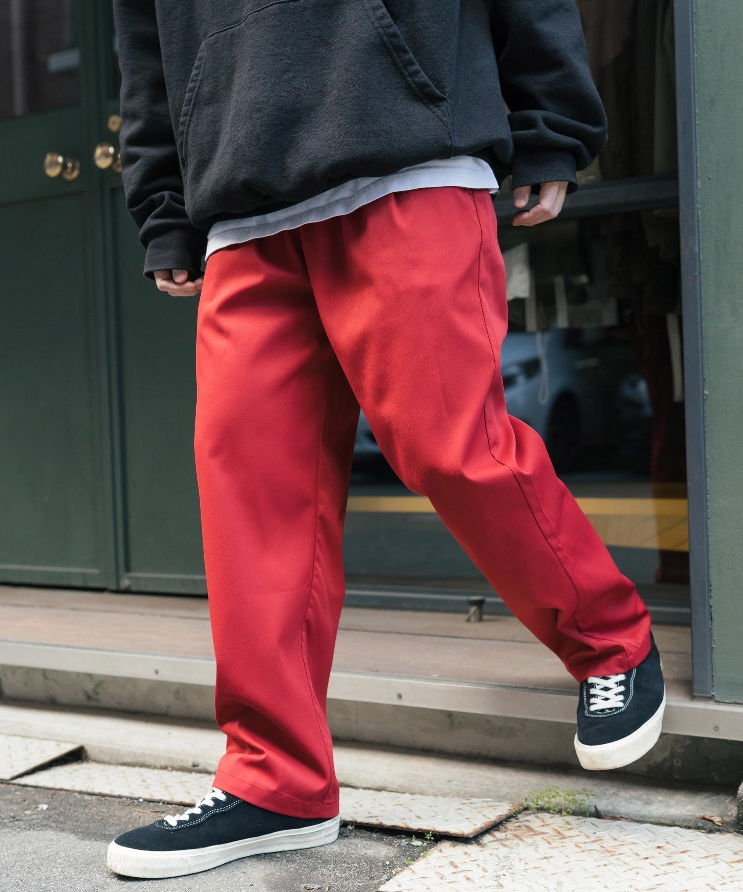 【ロッキーモンロー/Rocky Monroe / MEN】のワイドテーパード スケーターワークパンツ インテリア・キッズ・メンズ・レディースファッション・服の通販 founy(ファウニー) 　ファッション　Fashion　メンズファッション　Fashion for Men　ボトムス　Bottoms　サンダル　Sandals, Summer Shoes　シンプル　Simple, Minimal　スニーカー　Sneakers, Trainers　スポーツ　Sports, Activewear　テーパード　Tapered, Tapered Pants　ドローコード　Drawcord, Drawstring Cord　フィット　Fit, Slim Fit　リラックス　Relax, Relaxed Fit　ルーズ　Loose, Oversized　再入荷　Restock / Back in Stock　おすすめ　Recommended / Our Picks　夏　Summer　エレガント 上品　Elegant　レッド|ID: prp329100004992007 ipo3291000000037385409