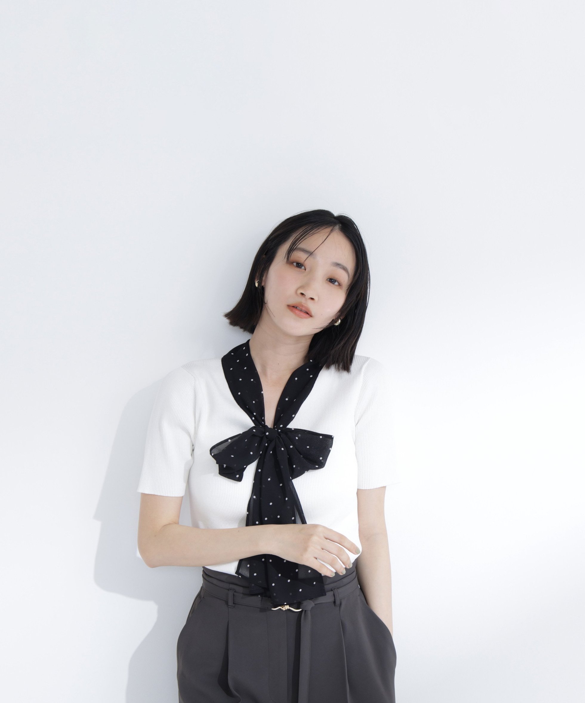 【ナチュラル ビューティー ベーシック/NATURAL BEAUTY BASIC】のドットリボンボウタイニット インテリア・キッズ・メンズ・レディースファッション・服の通販 founy(ファウニー) 　ファッション　Fashion　レディースファッション　Fashion for Women　トップス・カットソー　Cut & Sew Tops　ニット　Knit Tops & Sweaters　シンプル　Simple, Minimal　タイトスカート　Pencil Skirt, Tight Skirt　ドット　Polka Dot, Dot Pattern　フェミニン　Feminine, Girly　リボン　Ribbon, Bow　エレガント 上品　Elegant　オフホワイト系2|ID: prp329100004992387 ipo3291000000037388282