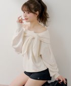 【パルグループ/PAL GROUP】の【Chico】オフショルリボンスウェット 大人の最旬トレンドファッション＆コーディネート founy(ファウニー) ファッション Fashion レディースファッション Fashion for Women トップス・カットソー Cut & Sew Tops レディースパーカー・カジュアルフーディー Casual Hoodies & Sweatshirts スウェット・クルーネックトップス Sweatshirts & Crewnecks / Relaxed Fit Sweat Tops デニム Denim, Jeans Material 定番 Standard, Basic Item フェミニン Feminine, Girly ボトム Bottoms, Lower Wear リボン Ribbon, Bow thumbnail アイボリー|ID: prp329100004992408 ipo3291000000037388456