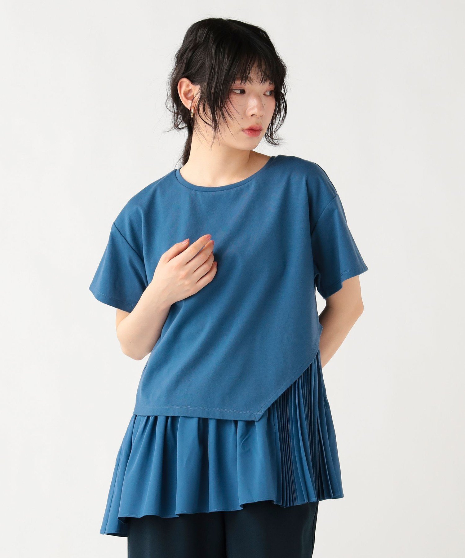 【ビームス ハート/BEAMS HEART】の異素材 アシンメトリー プルオーバー 26SS ウォッシャブル インテリア・キッズ・メンズ・レディースファッション・服の通販 founy(ファウニー) 　ファッション　Fashion　レディースファッション　Fashion for Women　トップス・カットソー　Cut & Sew Tops　カジュアルプルオーバー・ニットトップス　Pullovers & Knit Tops / Casual Pullovers　2026年　2026　2026春夏・S/S　Spring/Summer 2026 SS26　アシンメトリー　Asymmetrical Style　ウォッシャブル　Machine Washable　エレガント 上品　Elegant　カットソー　Cut and Sewn Top　シンプル　Simple, Minimal　ブロード　Broadcloth, Fine Cotton　プリーツ　Pleats, Pleated　BLUE|ID: prp329100004992423 ipo3291000000037388554