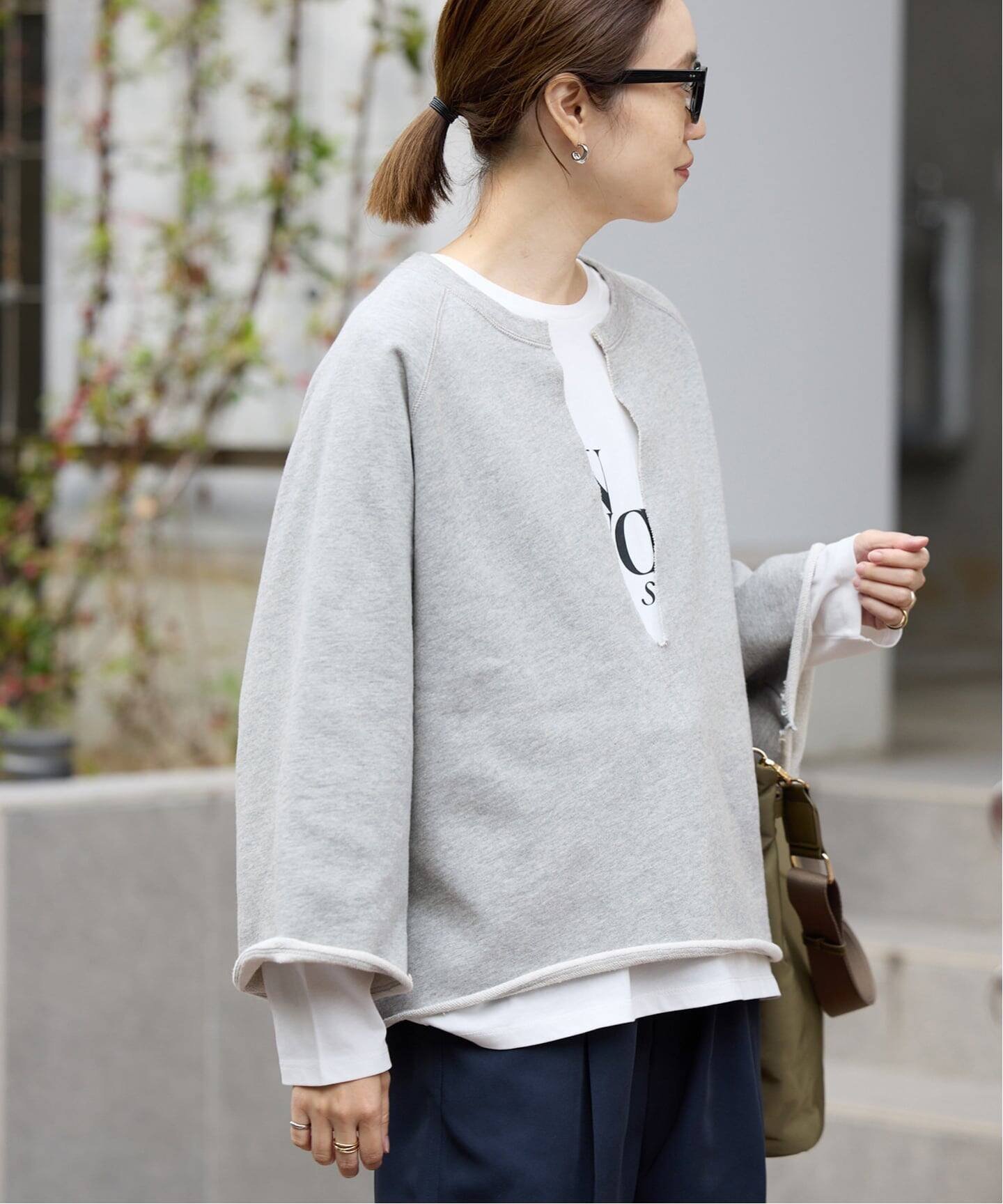 【スローブ イエナ/SLOBE IENA】の《追加》裏毛スキッパープルオーバー インテリア・キッズ・メンズ・レディースファッション・服の通販 founy(ファウニー) ファッション Fashion レディースファッション Fashion for Women トップス・カットソー Cut & Sew Tops カジュアルプルオーバー・ニットトップス Pullovers & Knit Tops / Casual Pullovers 2026年 2026 2026春夏・S/S Spring/Summer 2026 SS26 おすすめ Recommended / Our Picks インナー Innerwear カットソー Cut and Sewn Top シアー Sheer, See-Through スウェット / スエット Sweatshirt, Sweatwear スキッパー Skipper, Open Collar リラックス Relax, Relaxed Fit グレーA|ID: prp329100004992430 ipo3291000000037388583