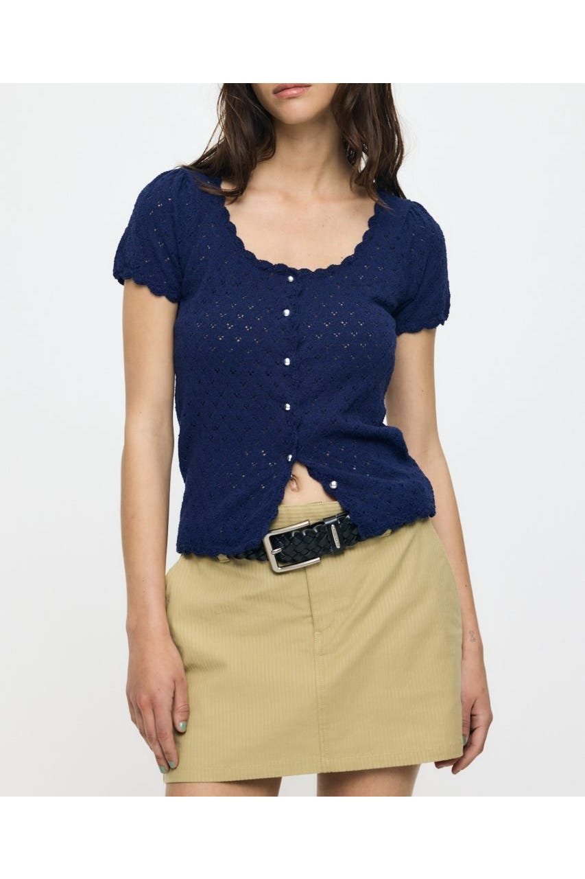 【マウジー/moussy】のEYELET BUTTON UP トップス インテリア・キッズ・メンズ・レディースファッション・服の通販 founy(ファウニー) ファッション Fashion レディースファッション Fashion for Women トップス・カットソー Cut & Sew Tops おすすめ Recommended / Our Picks アイレット Eyelet Lace インナー Innerwear コンパクト Compact, Small Size デニム Denim, Jeans Material 人気 Popular, Best Seller 再入荷 Restock / Back in Stock 定番 Standard, Basic Item NVY|ID: prp329100004992444 ipo3291000000037388687