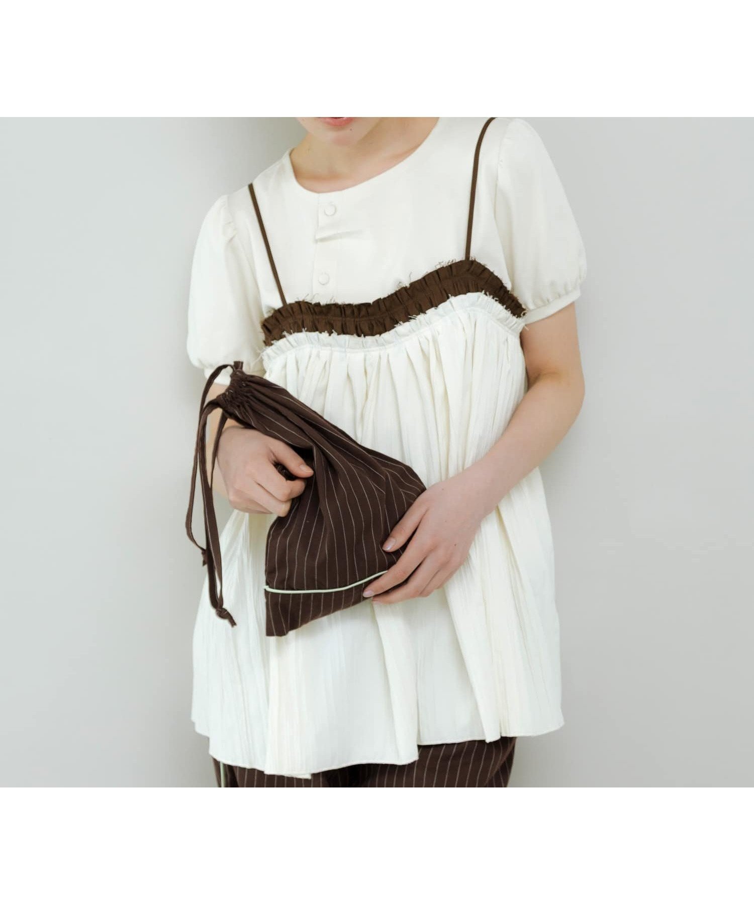 【ケービーエフ/KBF / URBAN RESEARCH】のバイカラークリンクルビスチェ インテリア・キッズ・メンズ・レディースファッション・服の通販 founy(ファウニー) 　ファッション　Fashion　レディースファッション　Fashion for Women　トップス・カットソー　Cut & Sew Tops　ビスチェ　Bustiers & Corset Tops / Layered Bustier Style　2026年　2026　2026春夏・S/S　Spring/Summer 2026 SS26　タンク　Tank Top, Sleeveless Top　ビスチェ　Bustier, Corset Top　夏　Summer　S/S・春夏　SS, Spring/Summer, Warm Season　ホワイト系その他|ID: prp329100004992452 ipo3291000000037388728