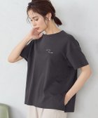 【コムサイズム/COMME CA ISM】の速乾 刺繍 ロゴ Tシャツ 大人の最旬トレンドファッション＆コーディネート founy(ファウニー) ファッション Fashion レディースファッション Fashion for Women トップス・カットソー Cut & Sew Tops シャツ・ブラウス・オフィスカジュアル Elegant Blouses & Button-Ups ロングTシャツ・Tシャツ Longline T-Shirts & Tees おすすめ Recommended / Our Picks スリット Slit, Slit Detail ビッグ Big, Oversized ボックス Boxy, Box Shape ポケット Pocket, Pocket Detail ワンポイント One Point, Statement Accent thumbnail チャコール|ID: prp329100004992477 ipo3291000000037388922