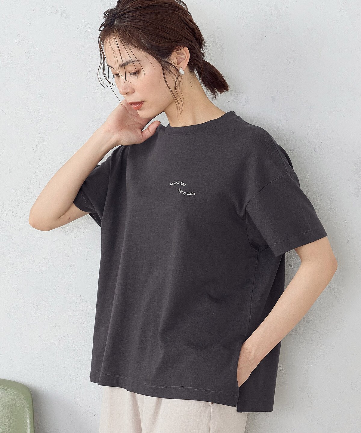 【コムサイズム/COMME CA ISM】の速乾 刺繍 ロゴ Tシャツ インテリア・キッズ・メンズ・レディースファッション・服の通販 founy(ファウニー) 　ファッション　Fashion　レディースファッション　Fashion for Women　トップス・カットソー　Cut & Sew Tops　シャツ・ブラウス・オフィスカジュアル　Elegant Blouses & Button-Ups　ロングTシャツ・Tシャツ　Longline T-Shirts & Tees　おすすめ　Recommended / Our Picks　スリット　Slit, Slit Detail　ビッグ　Big, Oversized　ボックス　Boxy, Box Shape　ポケット　Pocket, Pocket Detail　ワンポイント　One Point, Statement Accent　チャコール|ID: prp329100004992477 ipo3291000000037388922