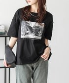 【ラジュール/Lajour】のフォトプリント Tシャツ 大人の最旬トレンドファッション＆コーディネート founy(ファウニー) ファッション Fashion レディースファッション Fashion for Women トップス・カットソー Cut & Sew Tops シャツ・ブラウス・オフィスカジュアル Elegant Blouses & Button-Ups ロングTシャツ・Tシャツ Longline T-Shirts & Tees インナー Innerwear グラフィック Graphic, Graphic Design サロペ Salopette, Salopette Dress ショルダー Shoulder, Shoulder Strap シンプル Simple, Minimal ジャケット Jacket, Outerwear デニム Denim, Jeans Material トレンド Trend, Trending Now ドロップ Drop Shoulder, Dropped Style プリント Print, Printed Pattern ベーシック Basic, Essential ボトム Bottoms, Lower Wear thumbnail Aタイプブラック|ID: prp329100004992487 ipo3291000000037388997
