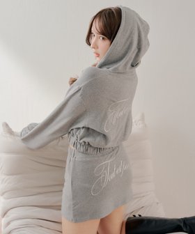 【パルグループ/PAL GROUP】の【Chico】バックロゴパーカー 大人の最旬トレンドファッション＆コーディネート founy(ファウニー) ファッション Fashion レディースファッション Fashion for Women トップス・カットソー Cut & Sew Tops レディースパーカー・カジュアルフーディー Casual Hoodies & Sweatshirts バッグ Bags シンプル Simple, Minimal セットアップ Set-Up, Coordinated Outfit パーカー Hoodie, Parka フェミニン Feminine, Girly ボトム Bottoms, Lower Wear ミニスカート Mini Skirt, Short Skirt リラックス Relax, Relaxed Fit レース Lace, Lace Fabric 再入荷 Restock / Back in Stock おすすめ Recommended / Our Picks |ID:prp329100004992488