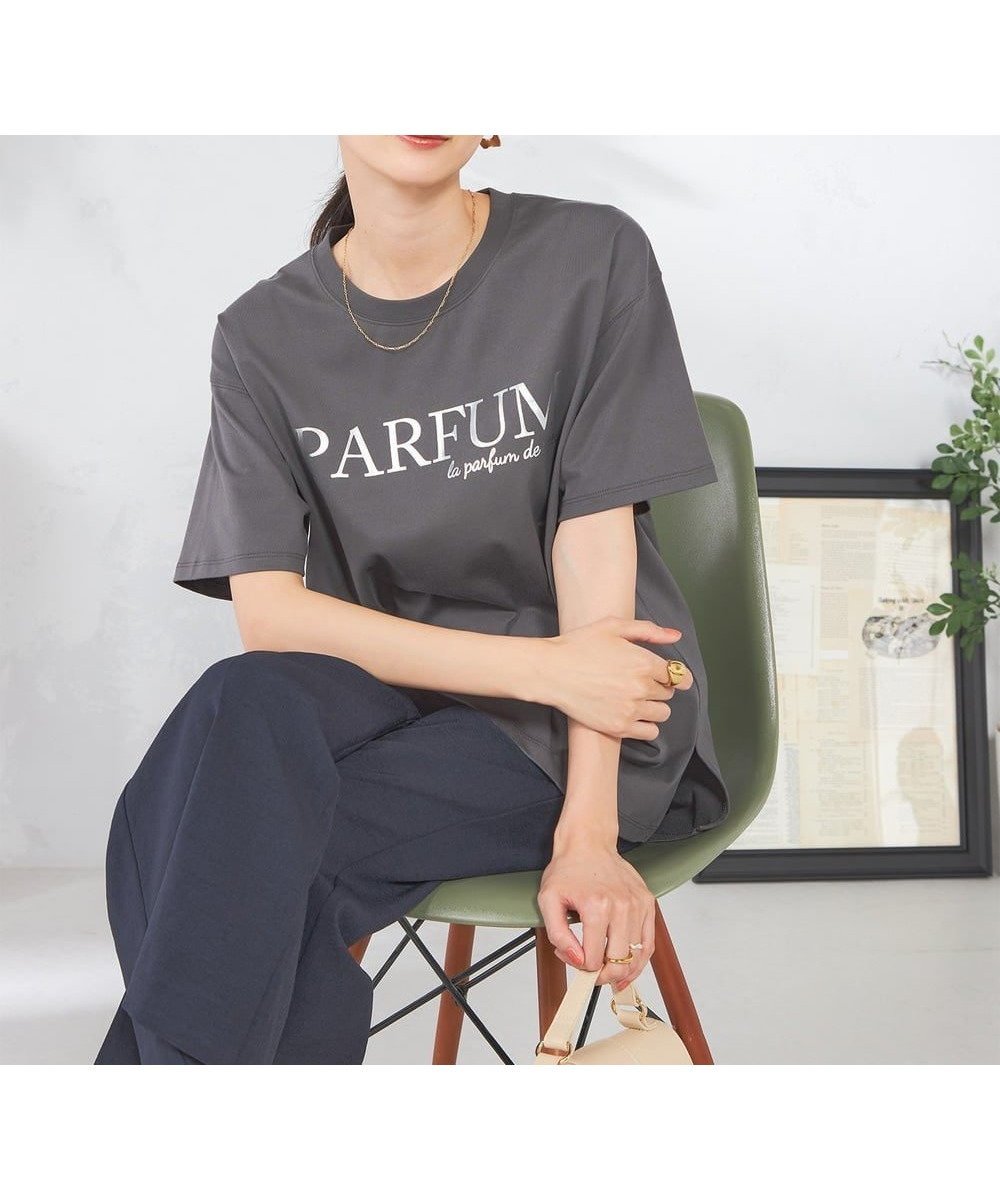 【アー ヴェー ヴェー/a.v.v】の【コットン100%】大人のロゴTシャツ 大人の最旬トレンドファッション＆コーディネート founy(ファウニー) 　ファッション　Fashion　レディースファッション　Fashion for Women　トップス・カットソー　Cut & Sew Tops　シャツ・ブラウス・オフィスカジュアル　Elegant Blouses & Button-Ups　ロングTシャツ・Tシャツ　Longline T-Shirts & Tees　インナー　Innerwear　カーディガン　Cardigan, Knitwear　スカンツ　Skants, Wide-Leg Culottes　ダウン　Down, Puffer　デニム　Denim, Jeans Material　プリント　Print, Printed Pattern　ボトム　Bottoms, Lower Wear　再入荷　Restock / Back in Stock　おすすめ　Recommended / Our Picks　 other-1|ID: prp329100004992491 ipo3291000000037389023