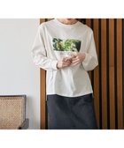 【イッカ/ikka】のロゴフォトプリントスウェットTシャツ 大人の最旬トレンドファッション＆コーディネート founy(ファウニー) ファッション Fashion レディースファッション Fashion for Women トップス・カットソー Cut & Sew Tops シャツ・ブラウス・オフィスカジュアル Elegant Blouses & Button-Ups レディースパーカー・カジュアルフーディー Casual Hoodies & Sweatshirts ロングTシャツ・Tシャツ Longline T-Shirts & Tees スウェット・クルーネックトップス Sweatshirts & Crewnecks / Relaxed Fit Sweat Tops インナー Innerwear カットソー Cut and Sewn Top スウェット / スエット Sweatshirt, Sweatwear ダブル Double, Double-Breasted デニム Denim, Jeans Material バランス Balance, Style Balance プリント Print, Printed Pattern ボトム Bottoms, Lower Wear 定番 Standard, Basic Item 春 Spring thumbnail オフホワイト|ID: prp329100004992497 ipo3291000000037389086