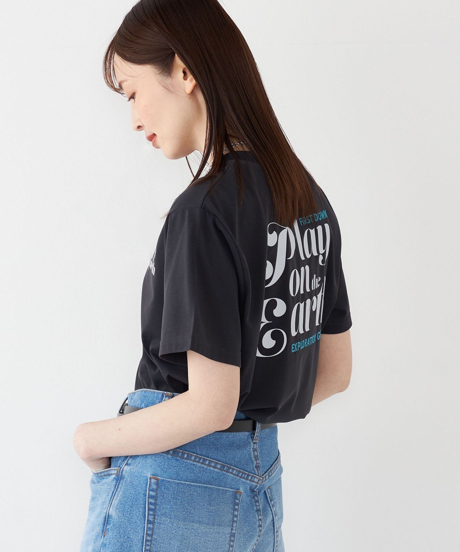 【シップス/SHIPS】の【SHIPS Colors 別注】FIRST DOWN 撥水 エンブロイダリー ロゴ Tシャツ インテリア・キッズ・メンズ・レディースファッション・服の通販 founy(ファウニー) 　ファッション　Fashion　レディースファッション　Fashion for Women　トップス・カットソー　Cut & Sew Tops　シャツ・ブラウス・オフィスカジュアル　Elegant Blouses & Button-Ups　ロングTシャツ・Tシャツ　Longline T-Shirts & Tees　アウトドア　Outdoor Clothing　インナー　Innerwear　エンブロイダリー　Embroidery Design　コンビ　Combo, Combination Style　ジャケット　Jacket, Outerwear　ダウン　Down, Puffer　プリント　Print, Printed Pattern　別注　Limited Edition, Custom Order　メンズ　Men's, Menswear　A/W・秋冬　Autumn/Winter　アウトレット　Outlet / Clearance　おすすめ　Recommended / Our Picks　夏　Summer　ビジネス 仕事 通勤　Business / Work / Commuting　2025年　2025　2025春夏・S/S　Spring/Summer 2025 SS25　ダークグレー|ID: prp329100004992498 ipo3291000000037389090