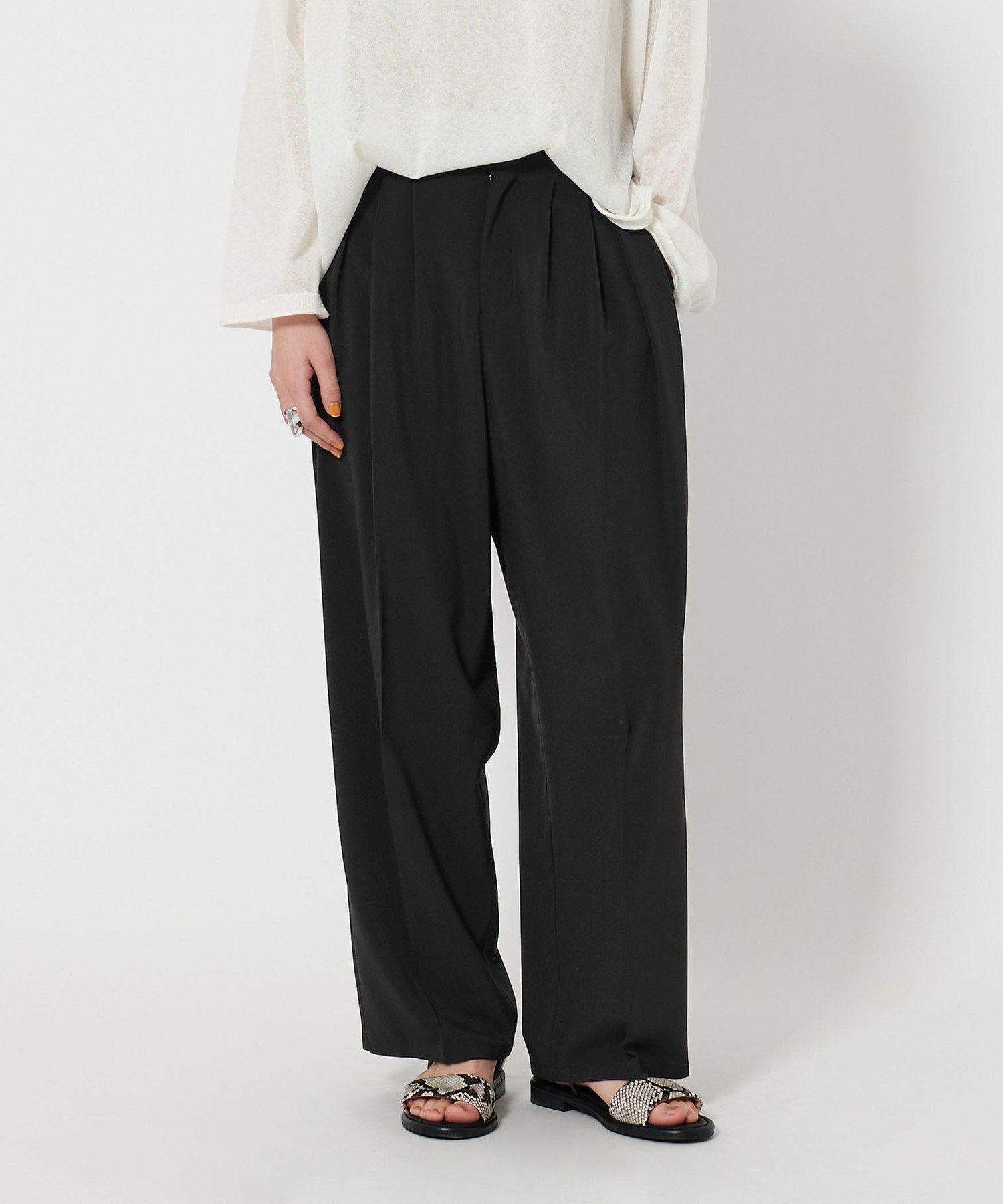 【ユナイテッドアローズ/UNITED ARROWS】の【Wardrobe DAILY MINIMAL】ランダムタック テーパードパンツ -ウォッシャブル- インテリア・キッズ・メンズ・レディースファッション・服の通販 founy(ファウニー) 　ファッション　Fashion　レディースファッション　Fashion for Women　パンツ　Pants & Trousers　アメリカン　American Style　ウォッシャブル　Machine Washable　オケージョン　Occasion Wear　春　Spring　シンプル　Simple, Minimal　ジャケット　Jacket, Outerwear　スリーブ　Sleeve, Long Sleeve / Short Sleeve　タンク　Tank Top, Sleeveless Top　フロント　Front, Front Design　ランダム　Random, Irregular　ワイド　Wide, Wide Fit　S/S・春夏　SS, Spring/Summer, Warm Season　アウトレット　Outlet / Clearance　おすすめ　Recommended / Our Picks　夏　Summer　旅行　Travel　ビジネス 仕事 通勤　Business / Work / Commuting　BLACK|ID: prp329100004992535 ipo3291000000037389348