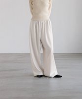 【ローリーズファーム/LOWRYS FARM】のギャザーワイドイージーパンツ 大人の最旬トレンドファッション＆コーディネート founy(ファウニー) ファッション Fashion レディースファッション Fashion for Women パンツ Pants & Trousers ギャザー Gathered, Ruffled シャーリング Shirring, Ruched シンプル Simple, Minimal スウェット / スエット Sweatshirt, Sweatwear ストレッチ Stretch, Stretchy Fabric ツイル Twist, Twisted Detail バランス Balance, Style Balance 人気 Popular, Best Seller |ID:prp329100004992537