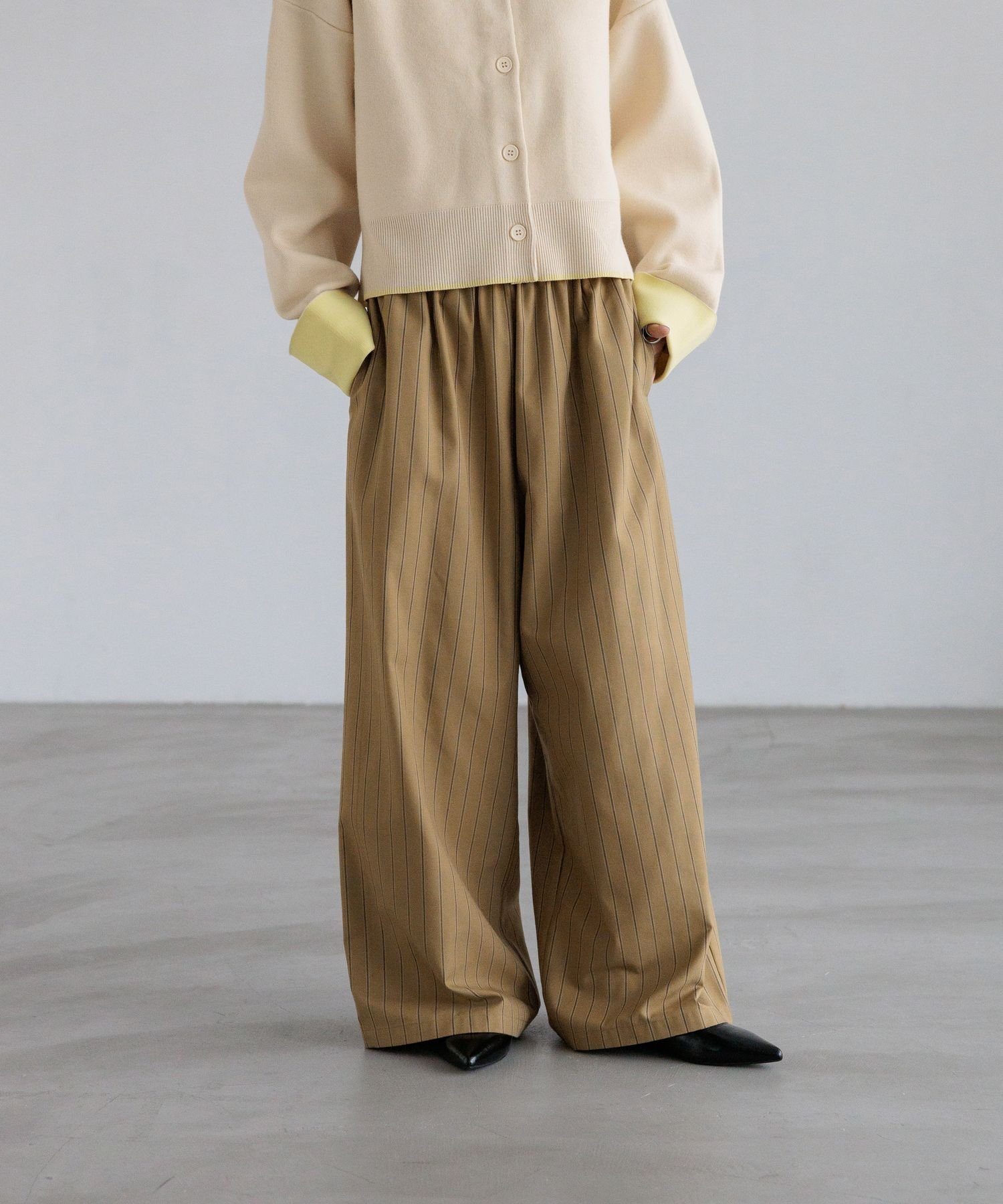 【ローリーズファーム/LOWRYS FARM】のギャザーワイドイージーパンツ インテリア・キッズ・メンズ・レディースファッション・服の通販 founy(ファウニー) 　ファッション　Fashion　レディースファッション　Fashion for Women　パンツ　Pants & Trousers　ギャザー　Gathered, Ruffled　シャーリング　Shirring, Ruched　シンプル　Simple, Minimal　スウェット / スエット　Sweatshirt, Sweatwear　ストレッチ　Stretch, Stretchy Fabric　ツイル　Twist, Twisted Detail　バランス　Balance, Style Balance　人気　Popular, Best Seller　ベージュストライプ|ID: prp329100004992537 ipo3291000000037389358