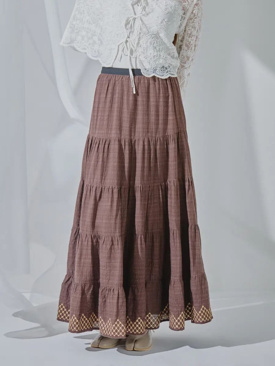 【ヴァン/Vin】の配色刺繍ティアードスカート インテリア・キッズ・メンズ・レディースファッション・服の通販 founy(ファウニー) 　ファッション　Fashion　レディースファッション　Fashion for Women　スカート　Skirts　ティアードスカート　Tiered Skirts　おすすめ　Recommended / Our Picks　チェック　Check, Plaid, Tartan　ティアードスカート　Tiered Skirt, Flounced Skirt　フェミニン　Feminine, Girly　ブラウン|ID: prp329100004992574 ipo3291000000037389834